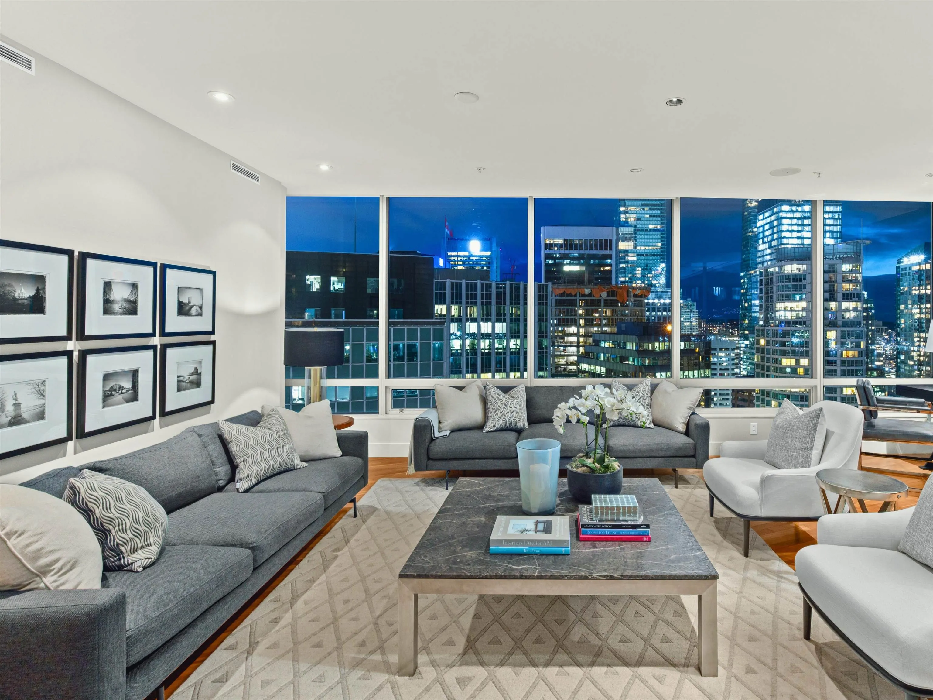 2803 1077 W Cordova Street