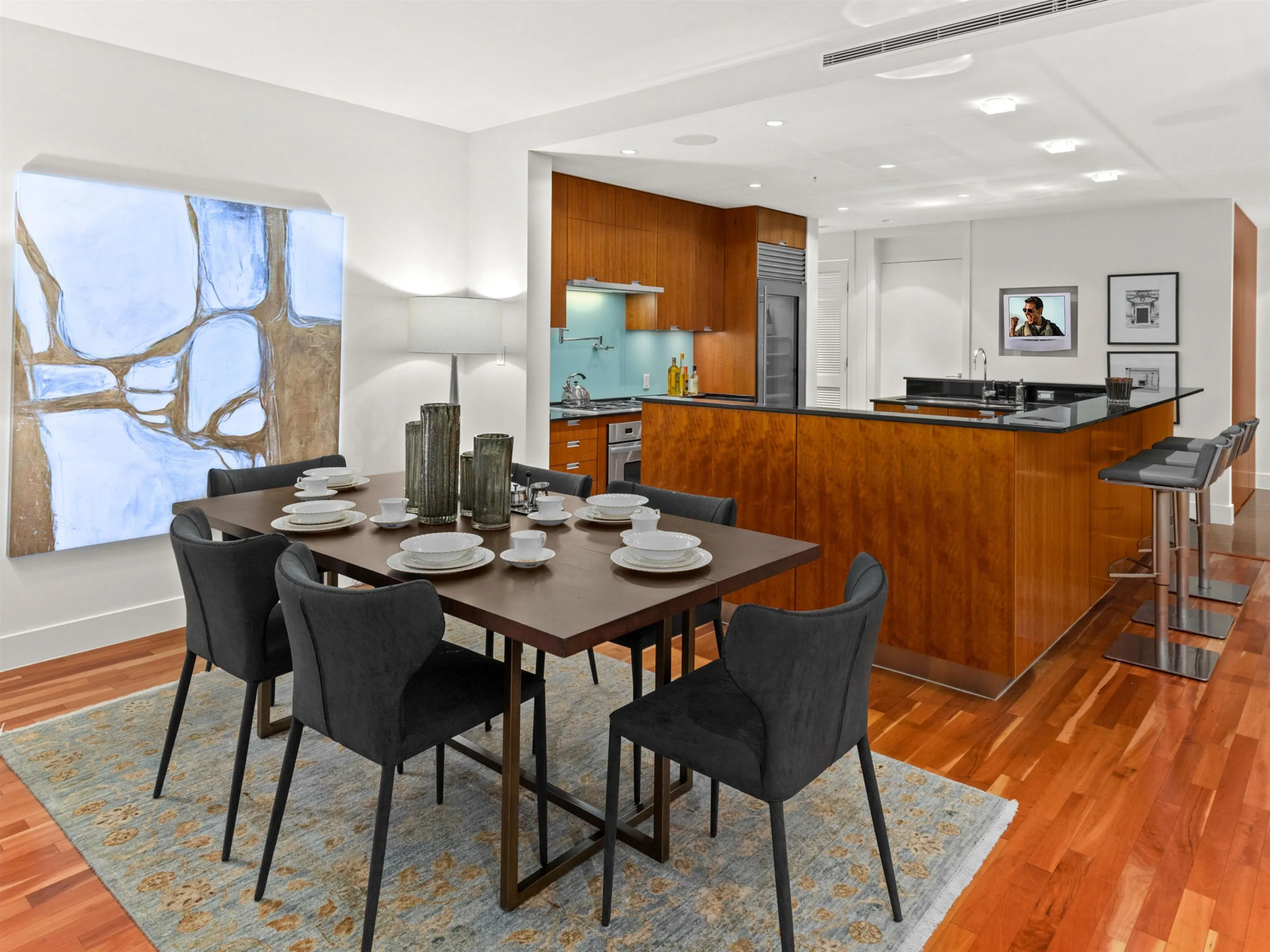2803 1077 W Cordova Street