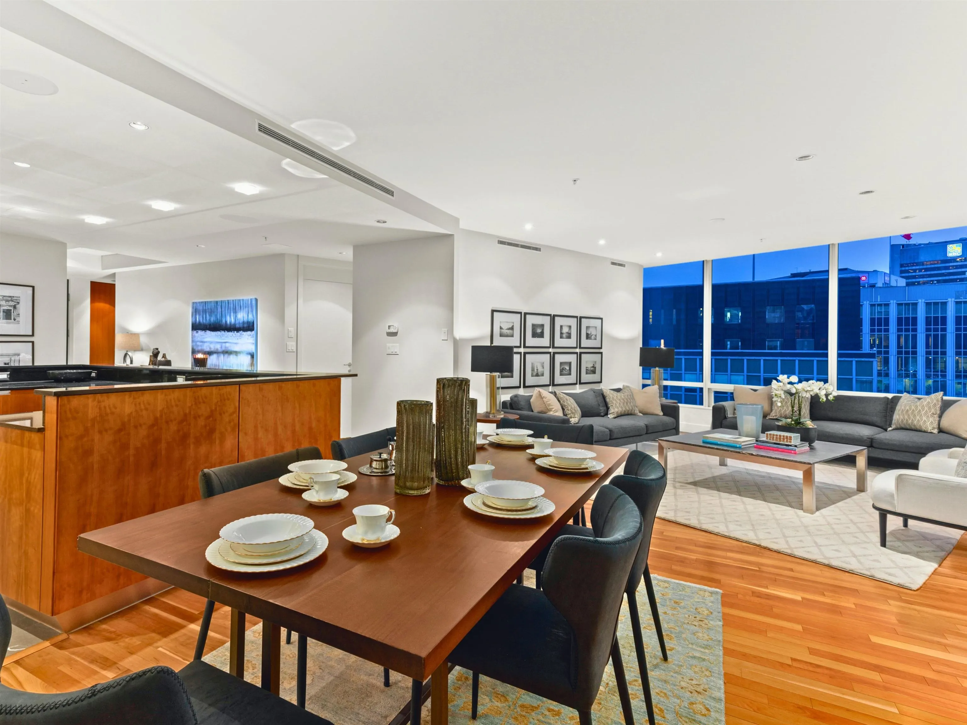 2803 1077 W Cordova Street