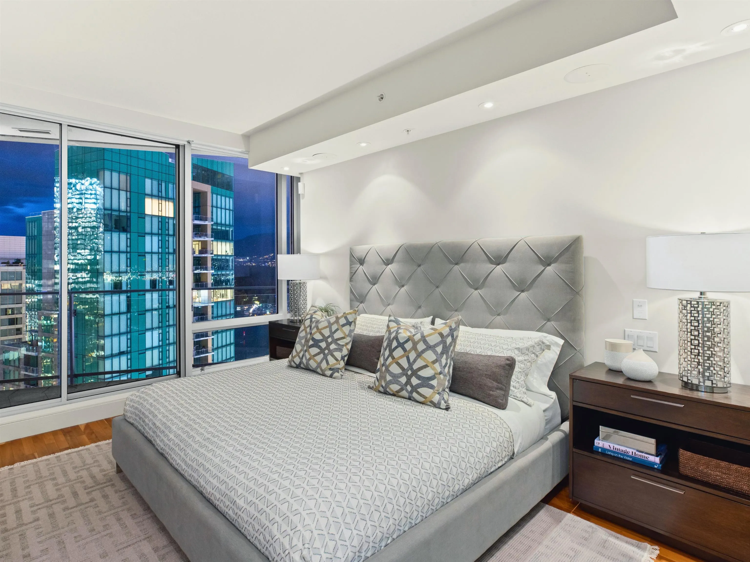 2803 1077 W Cordova Street