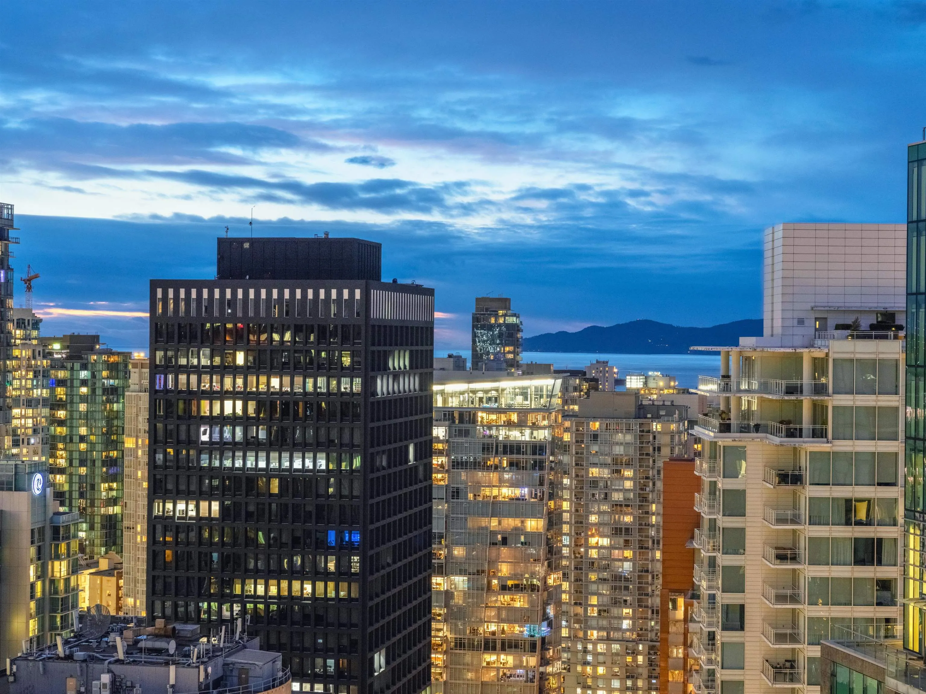 2803 1077 W Cordova Street
