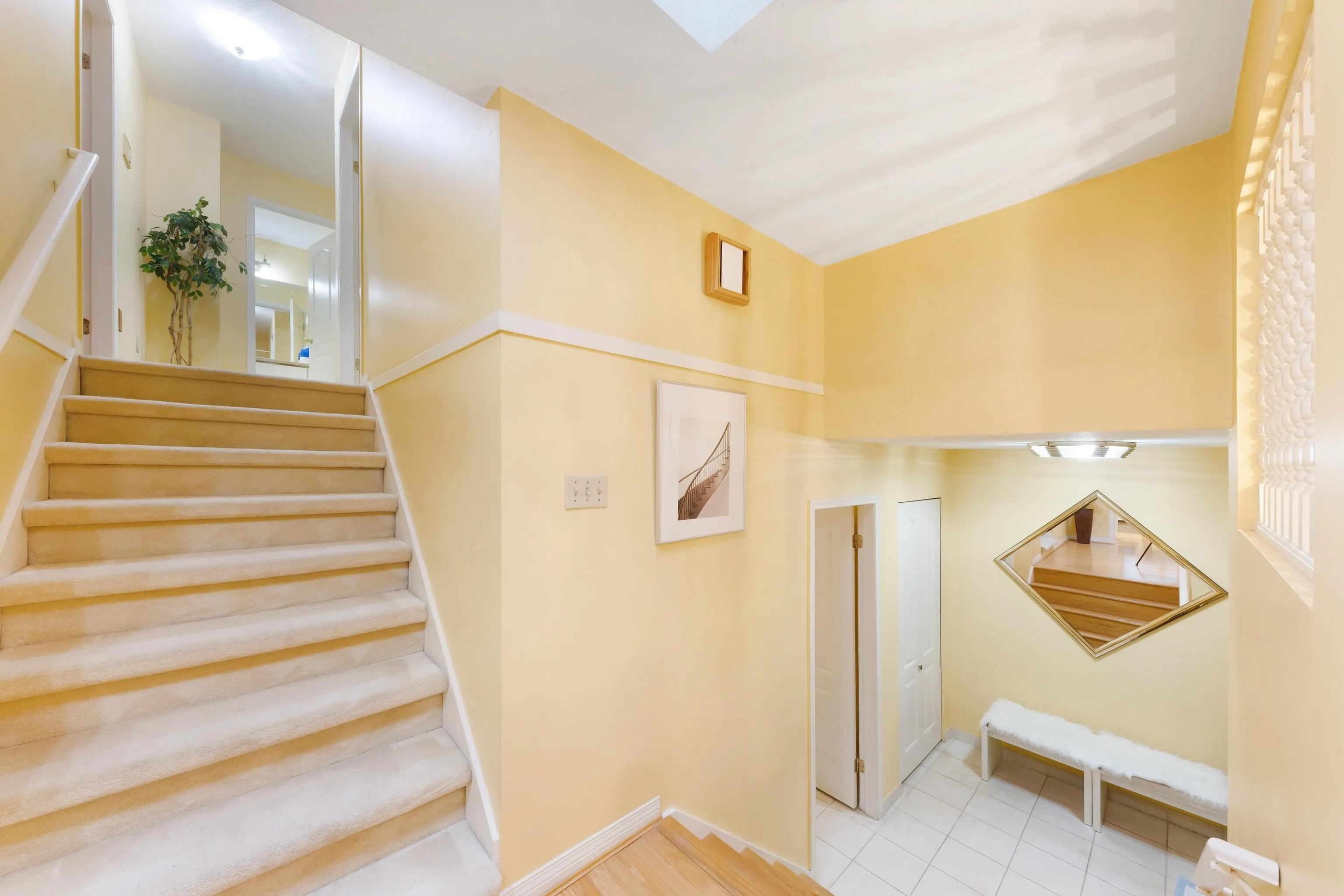 137 W Woodstock Avenue