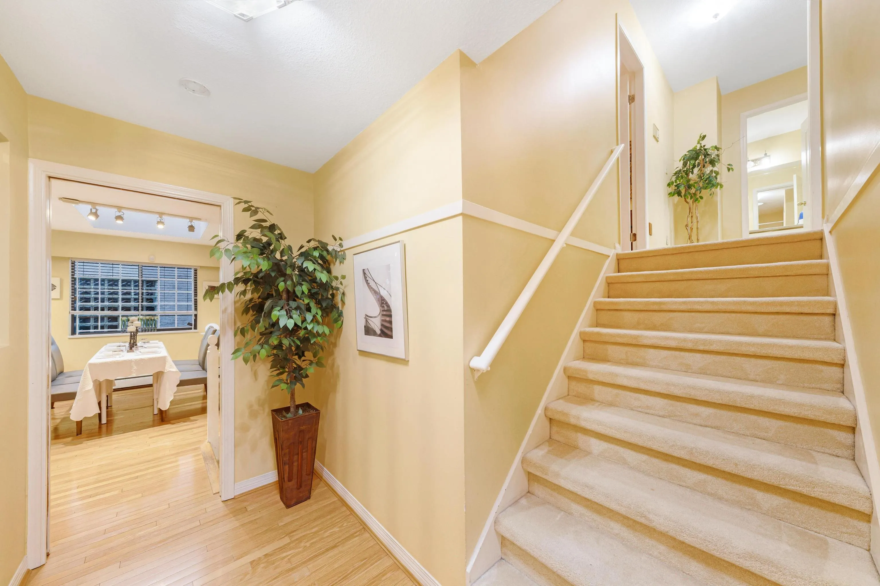 137 W Woodstock Avenue