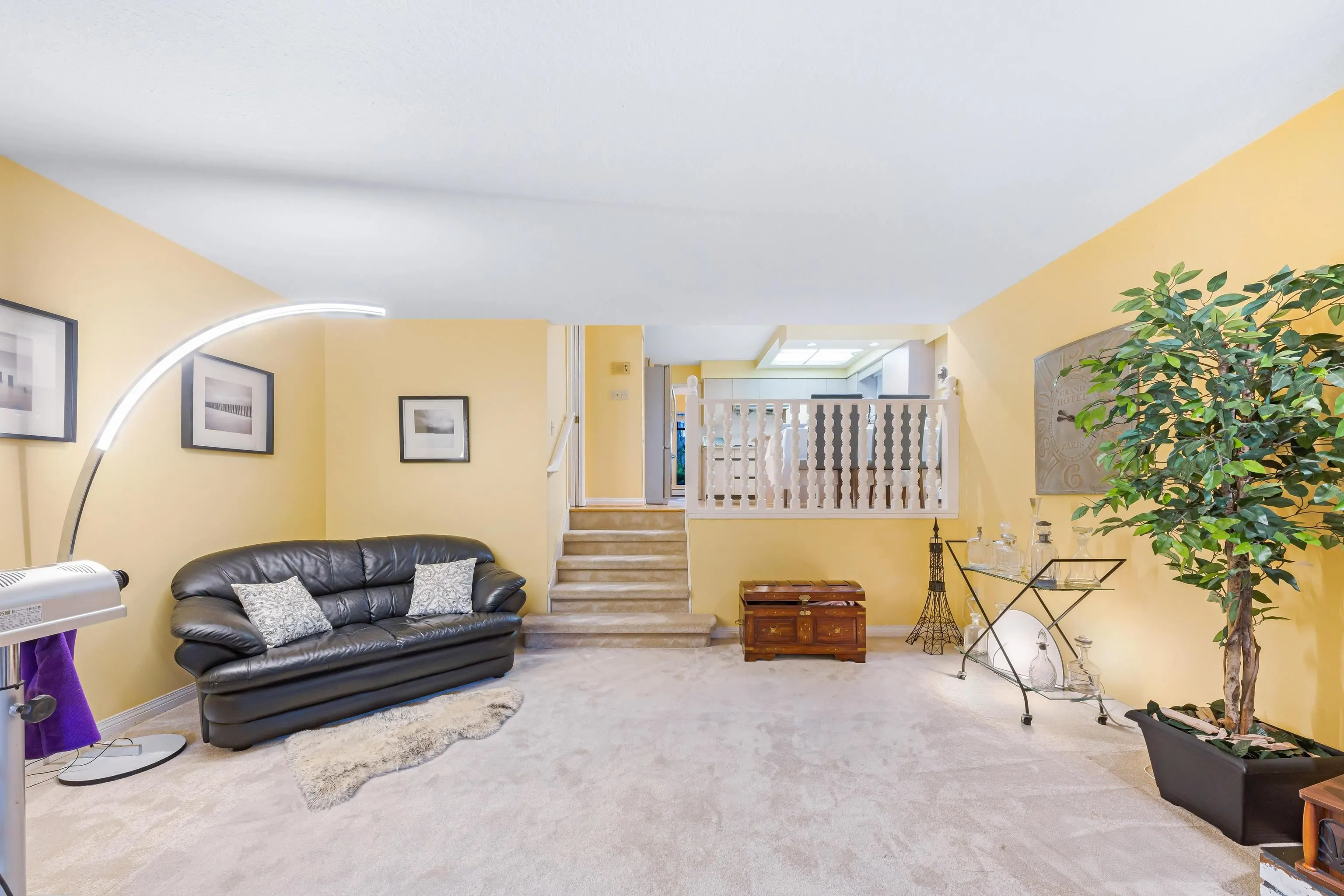 137 W Woodstock Avenue