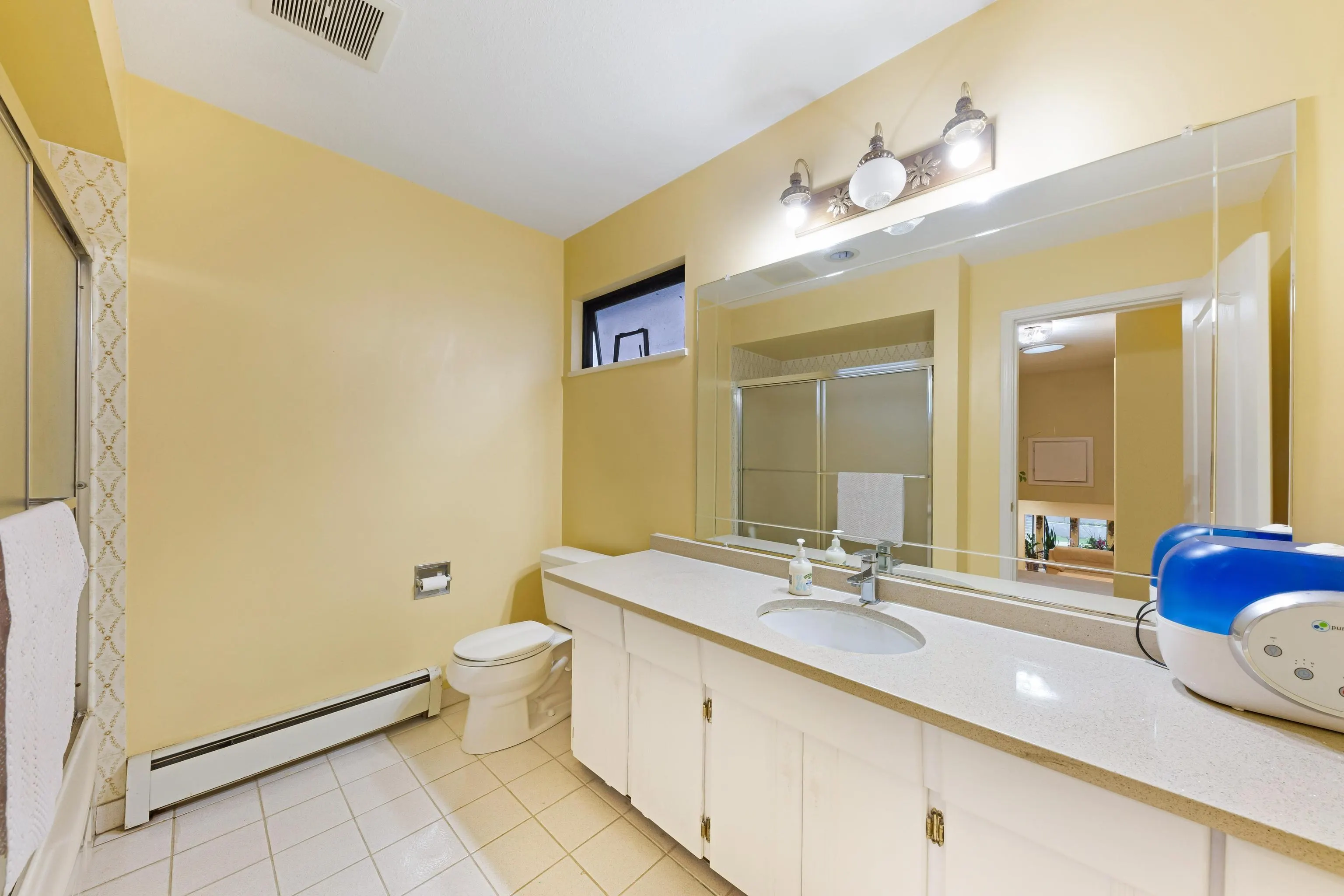 137 W Woodstock Avenue