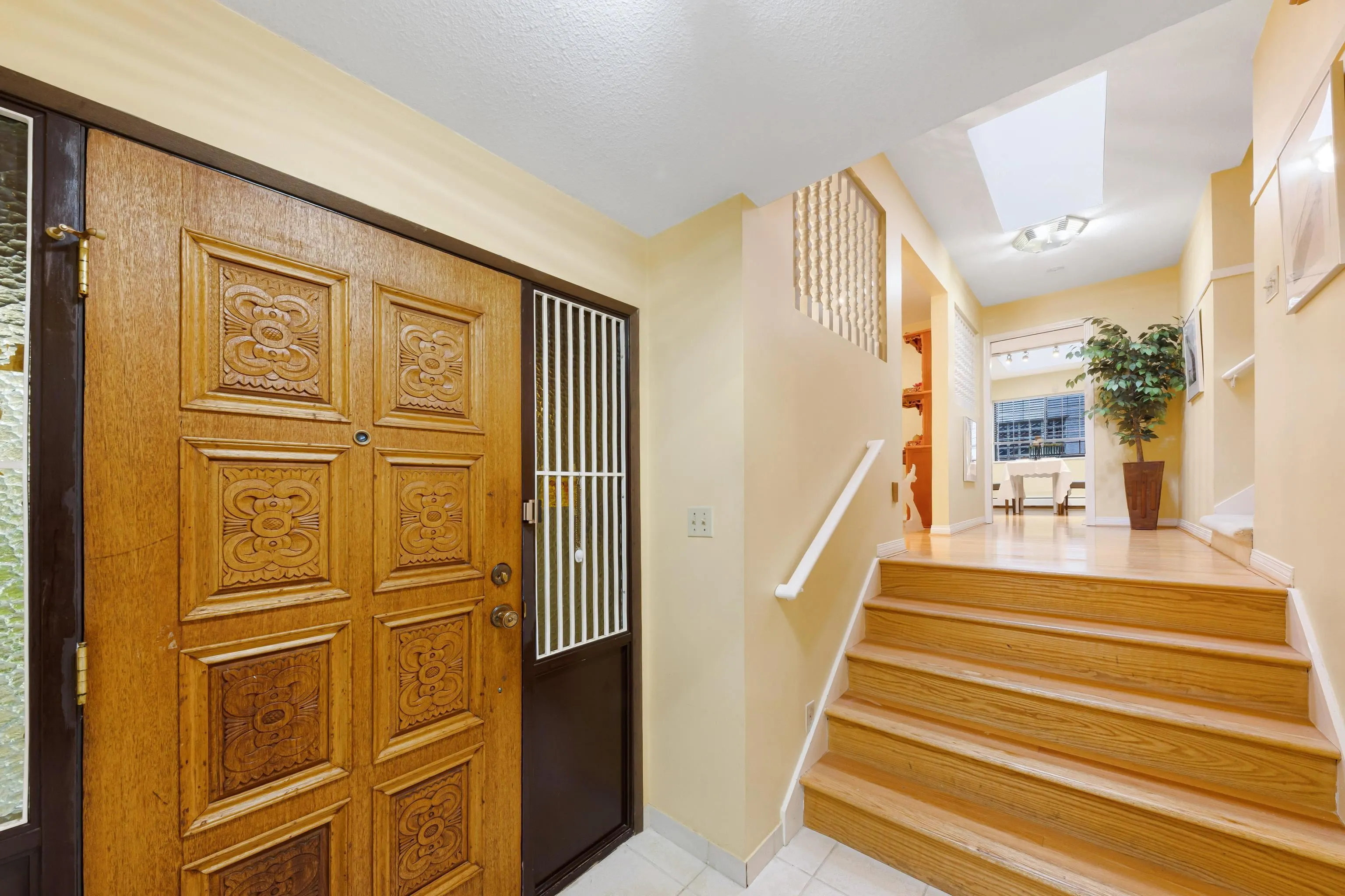 137 W Woodstock Avenue