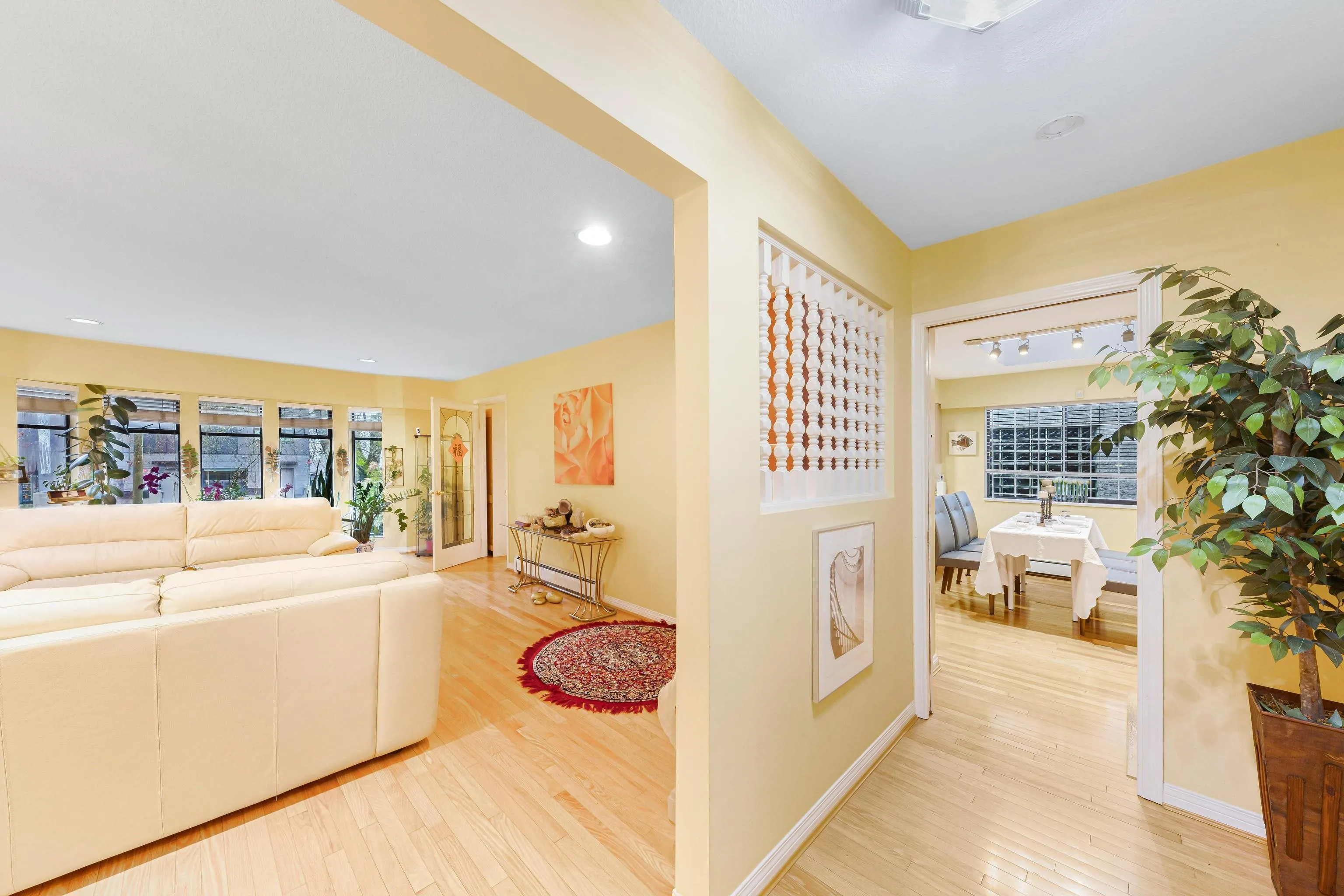 137 W Woodstock Avenue