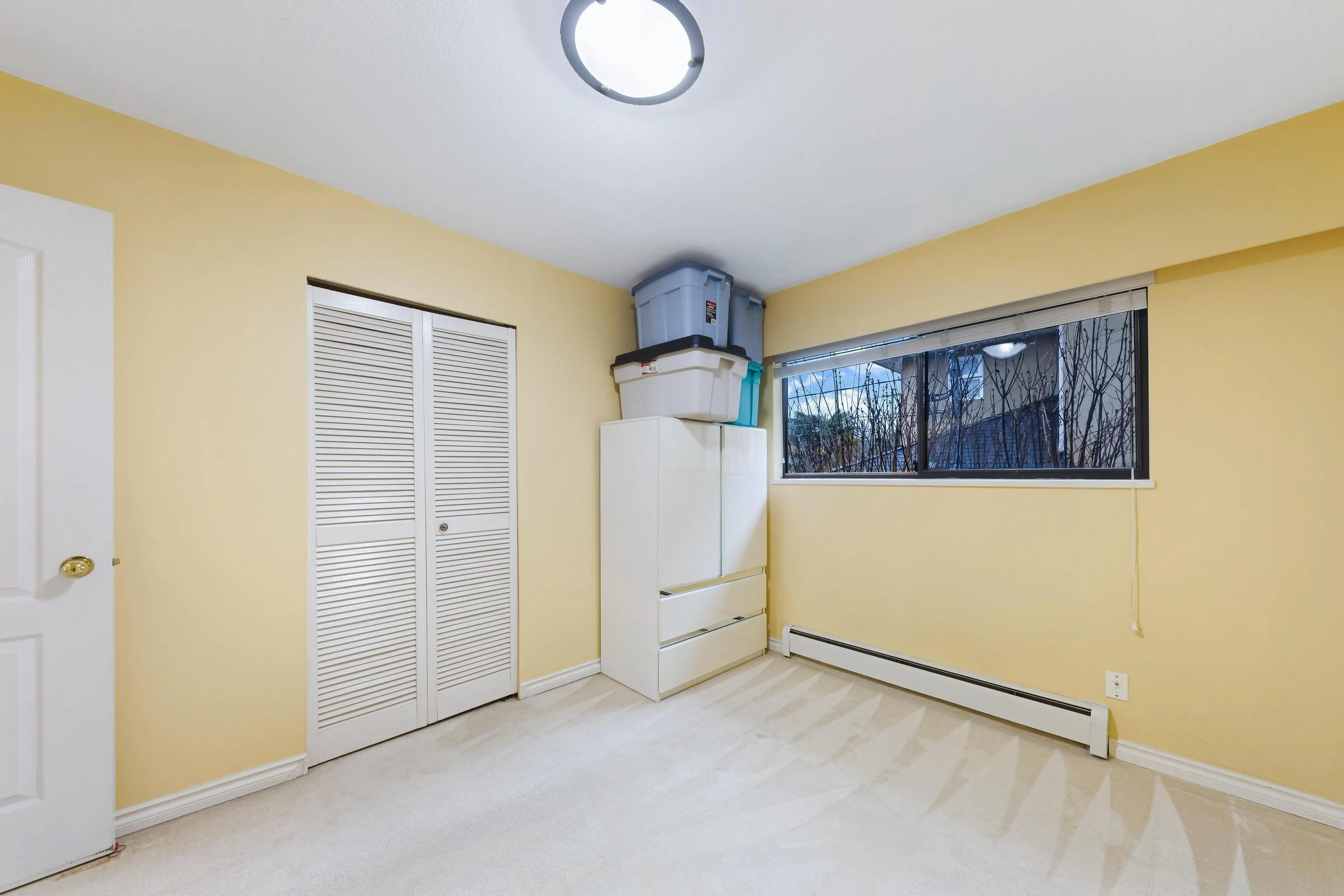 137 W Woodstock Avenue