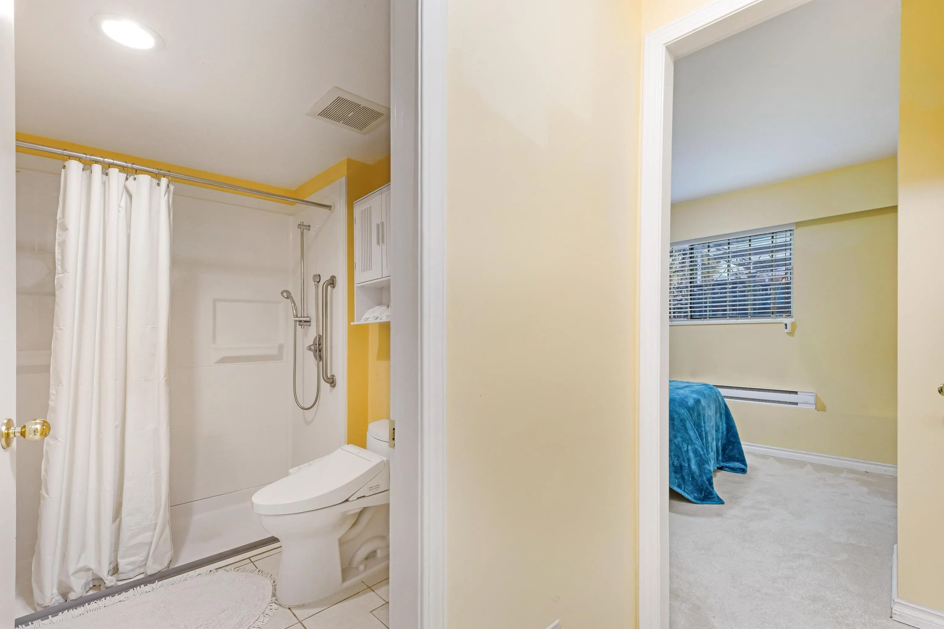 137 W Woodstock Avenue