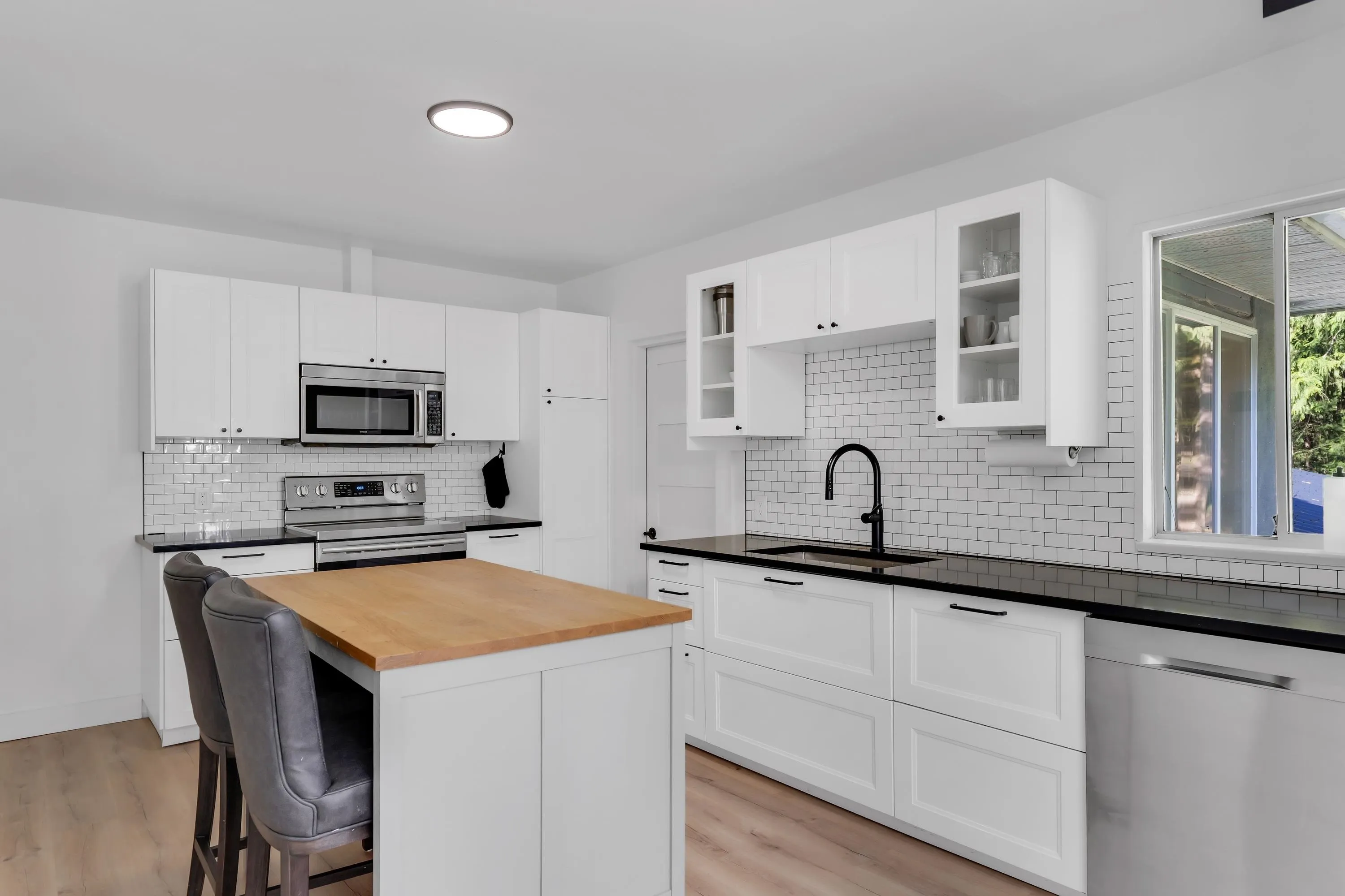 14886 Squamish Valley Road