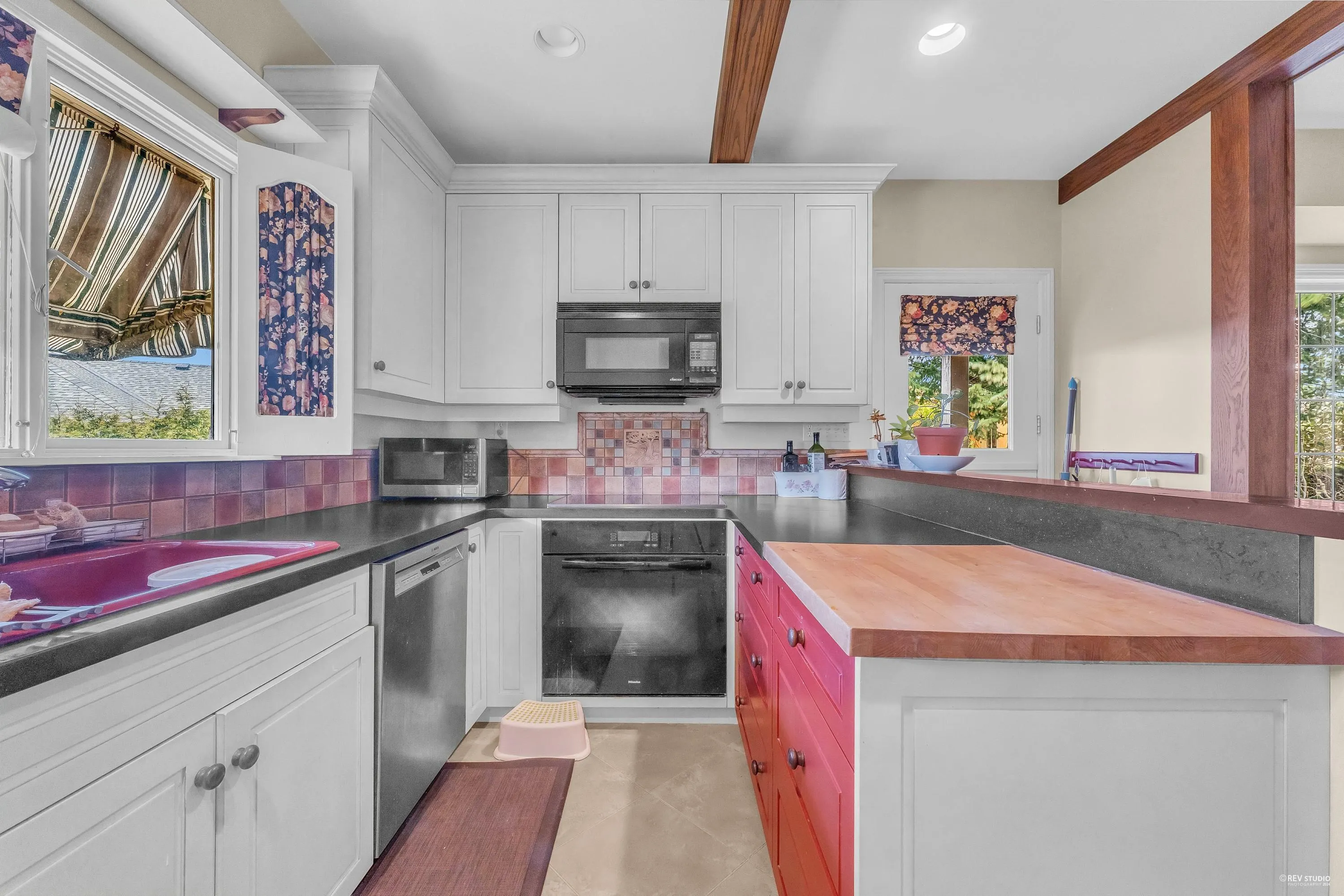 1529 Western Crescent