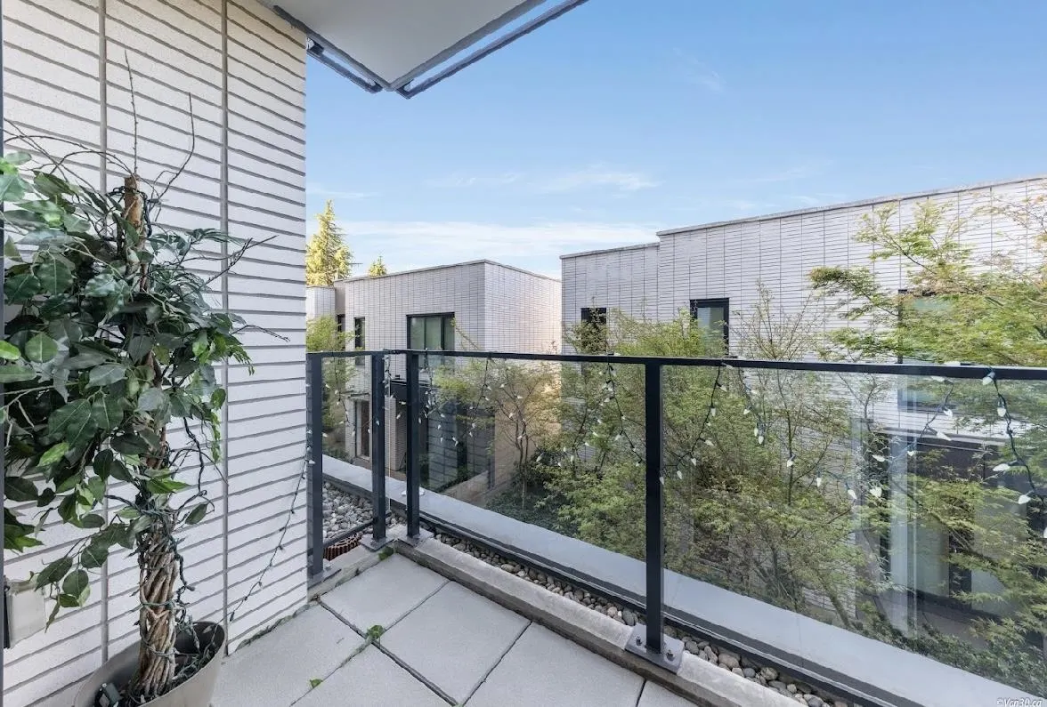 201 5383 Cambie Street