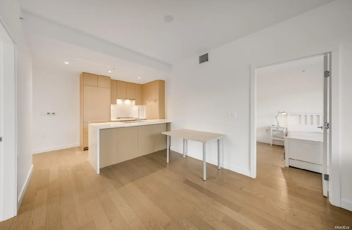 201 5383 Cambie Street