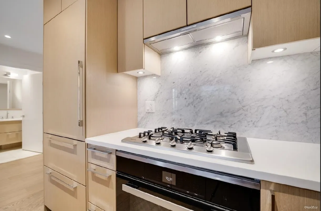 201 5383 Cambie Street