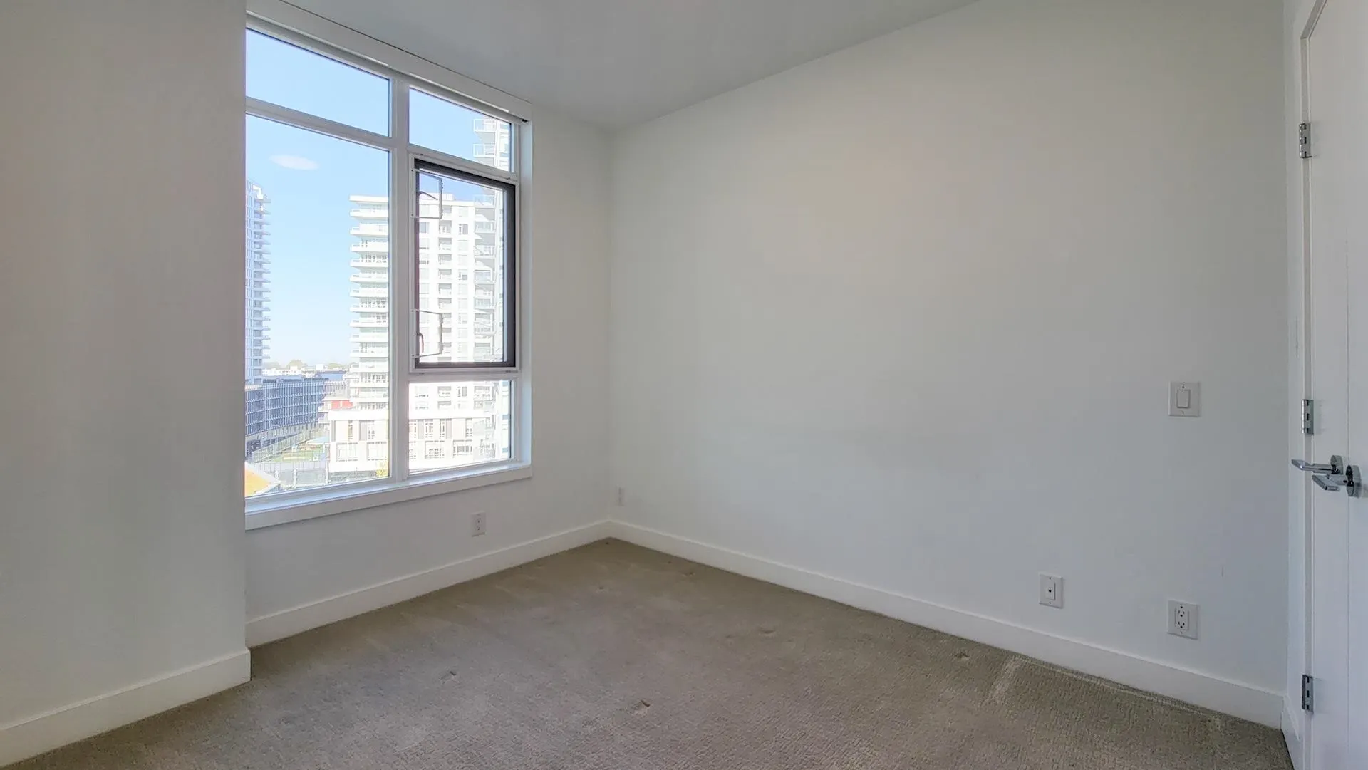 903 3557 Sawmill Crescent