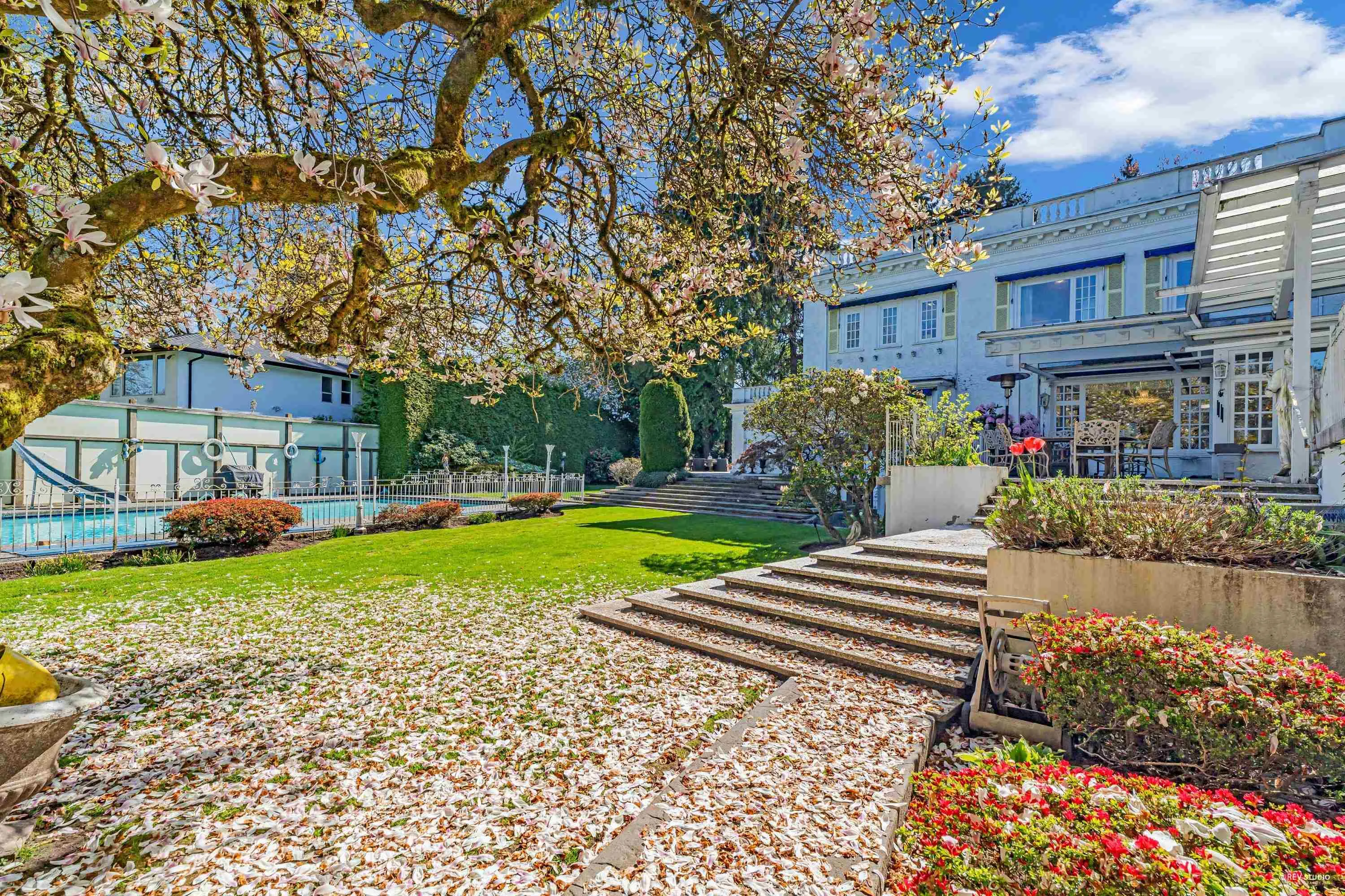 3380 The Crescent