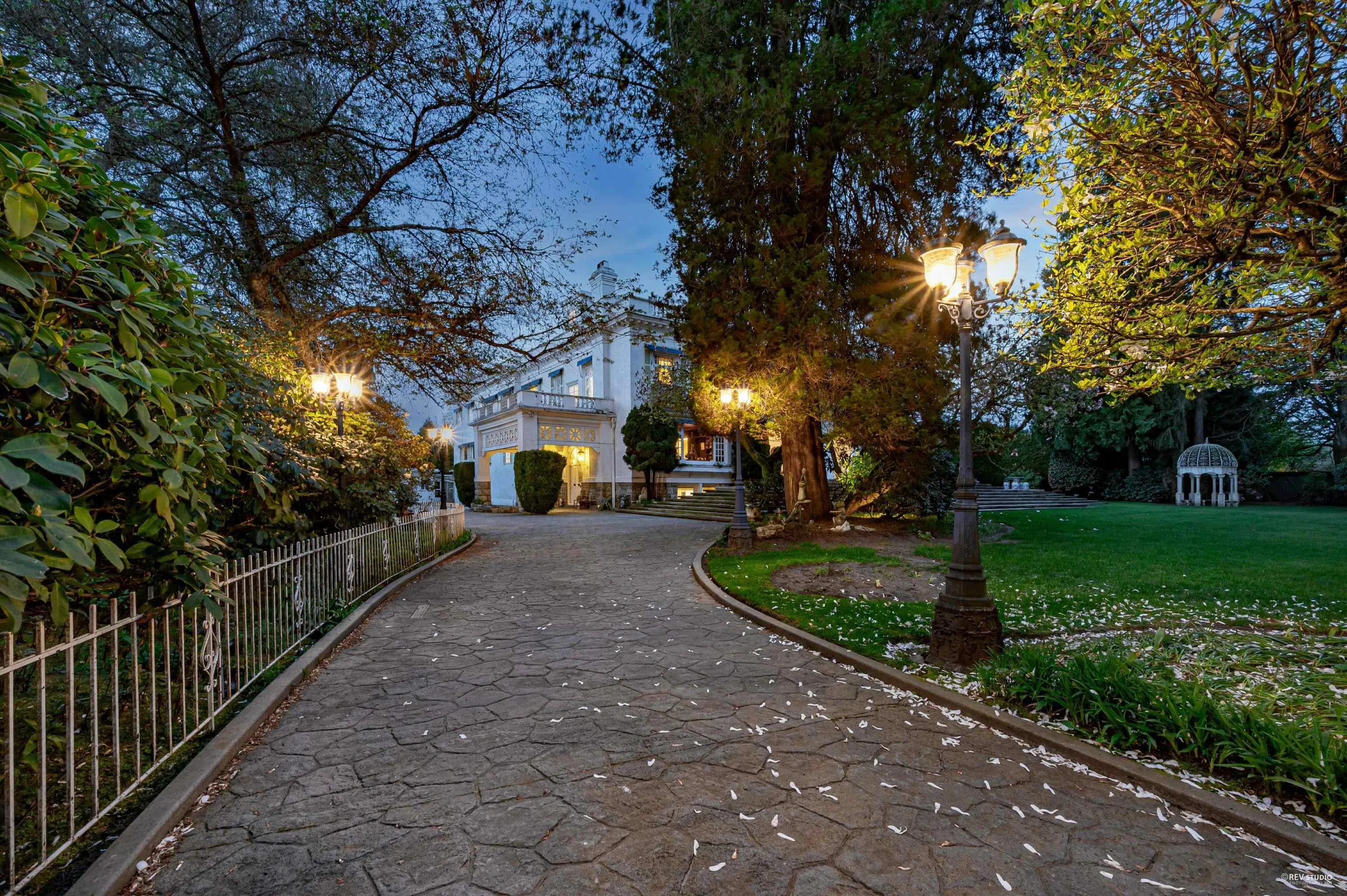 3380 The Crescent