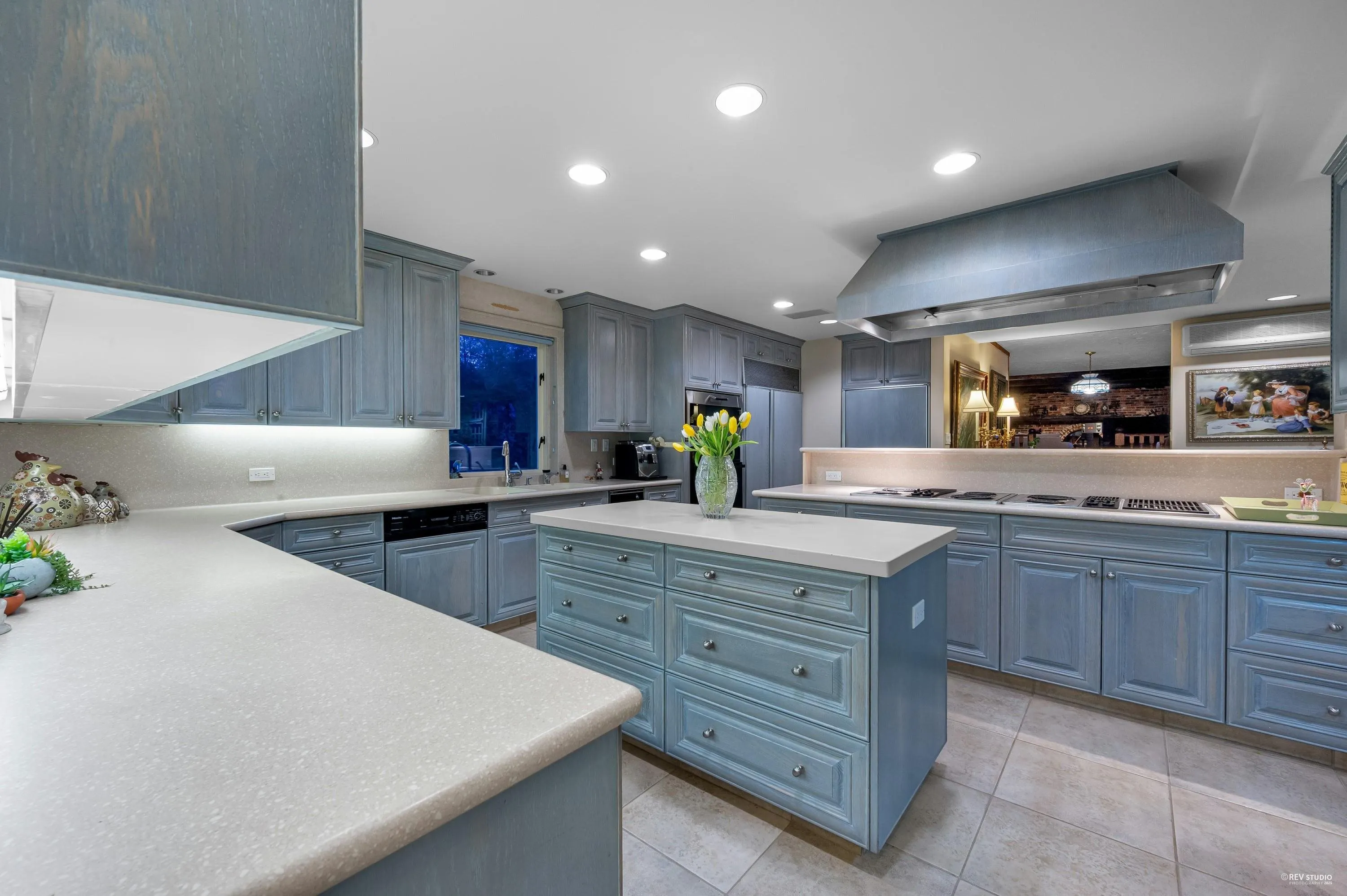 3380 The Crescent