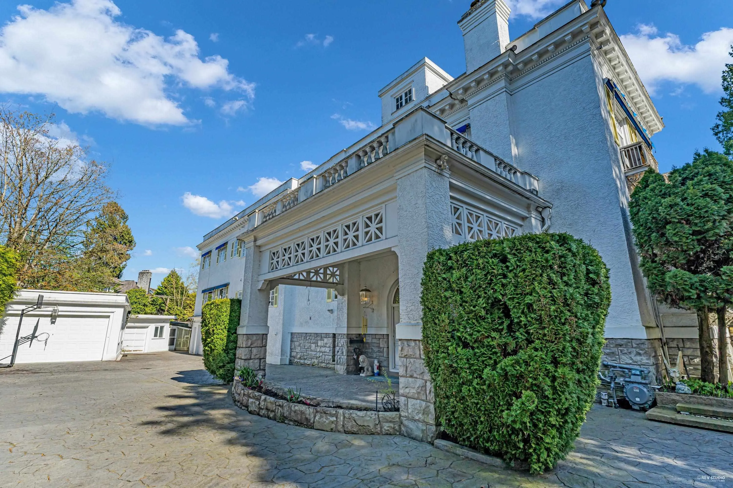 3380 The Crescent