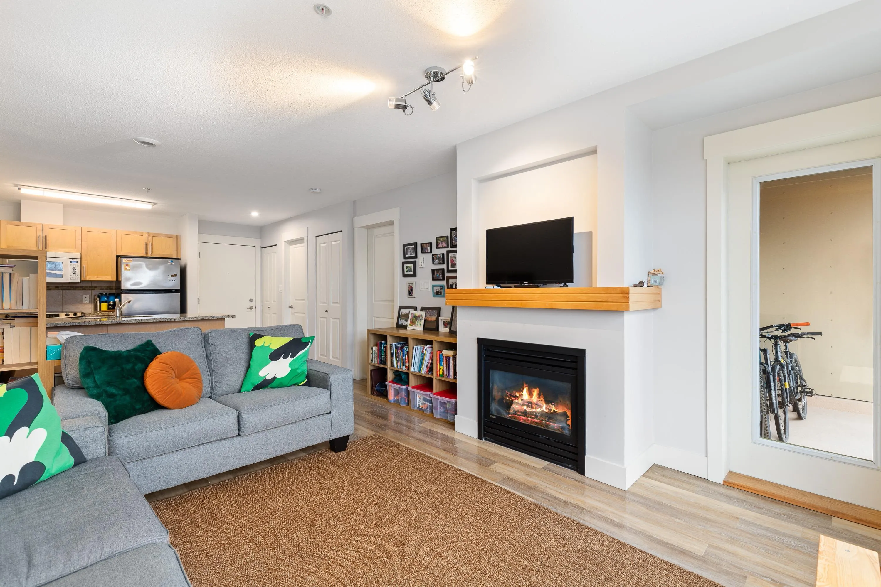 407 1211 Village Green Way