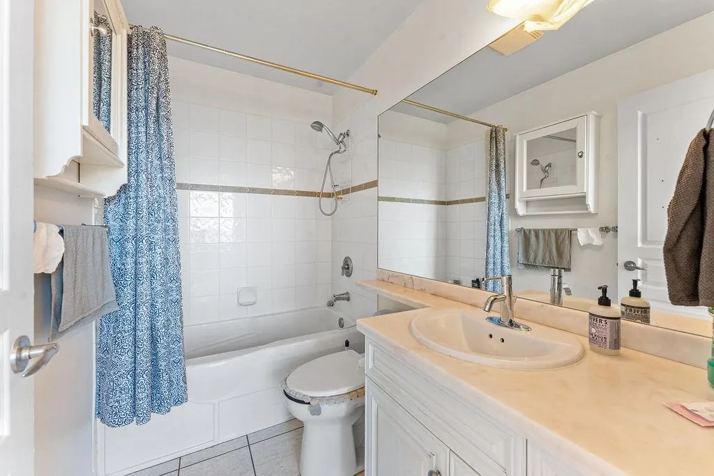 1801 5639 Hampton Place