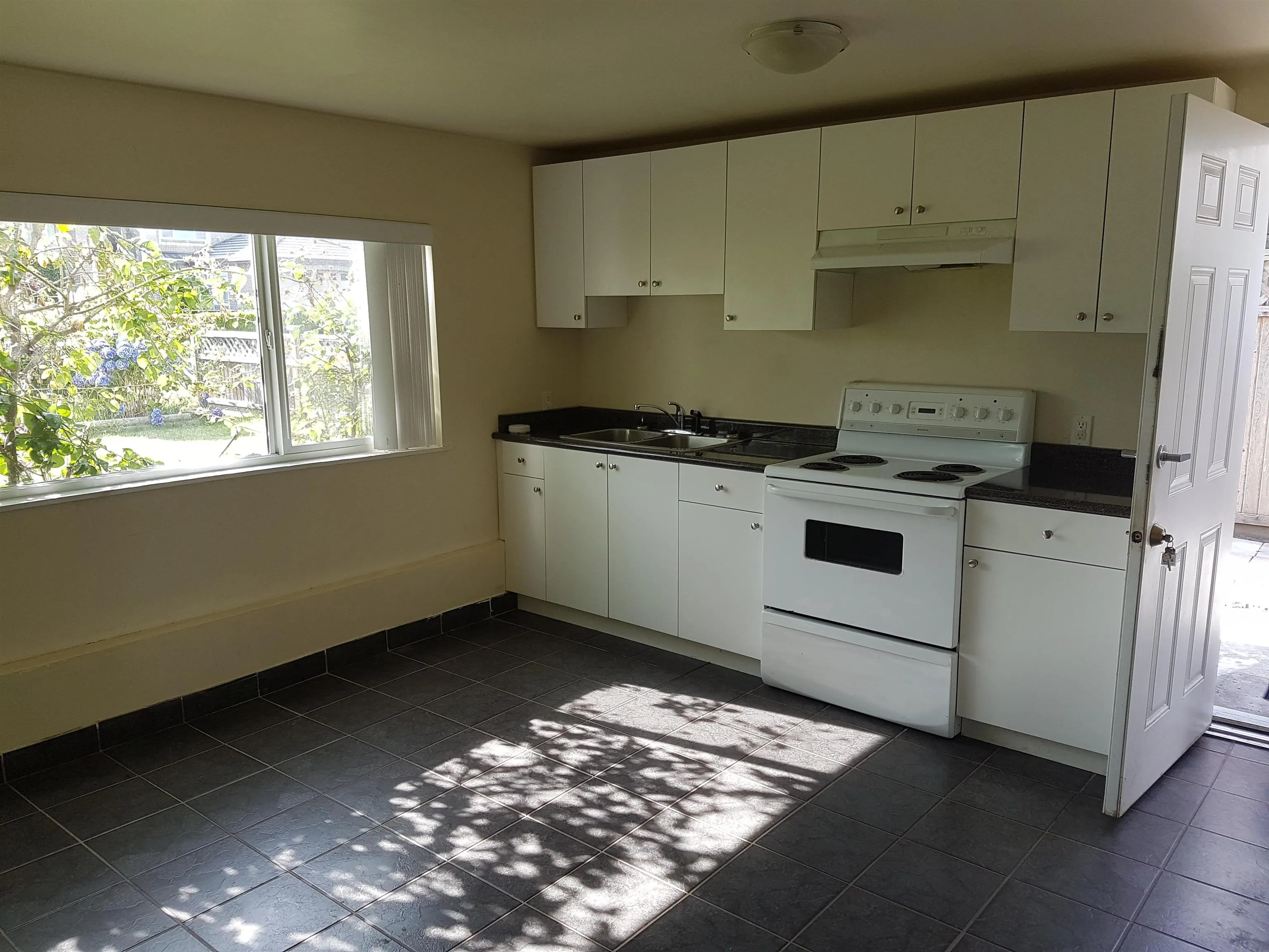 10120 Aintree Crescent