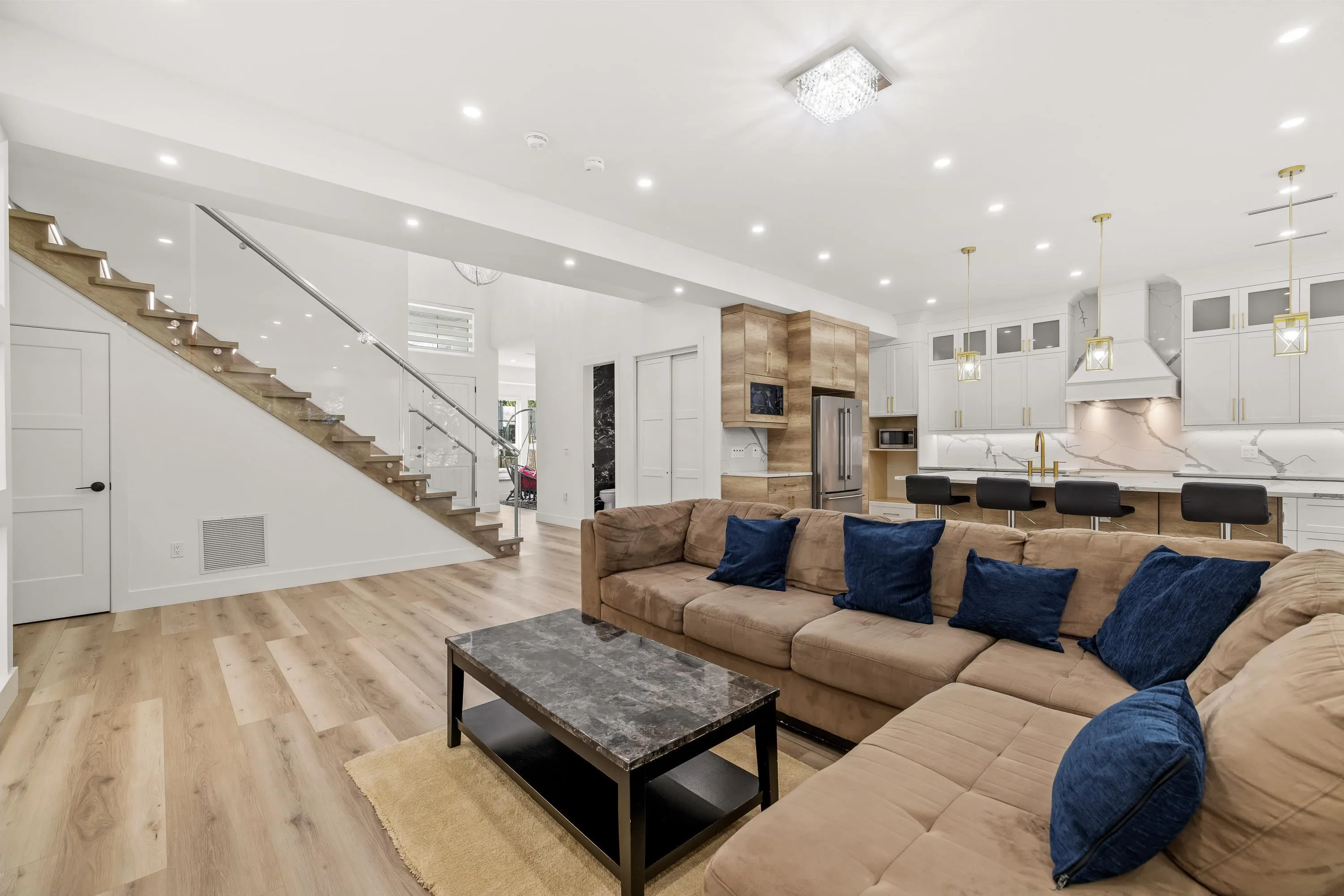 1612 142 Street