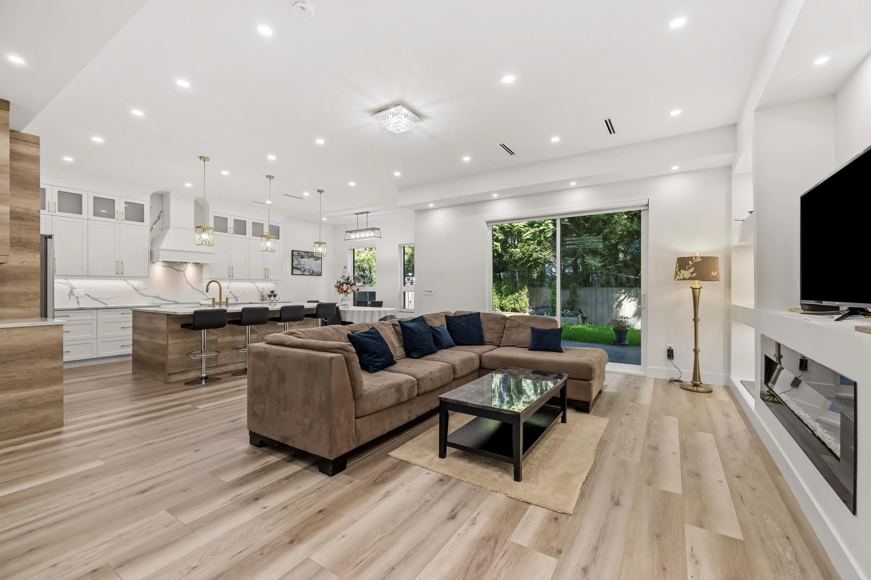 1612 142 Street