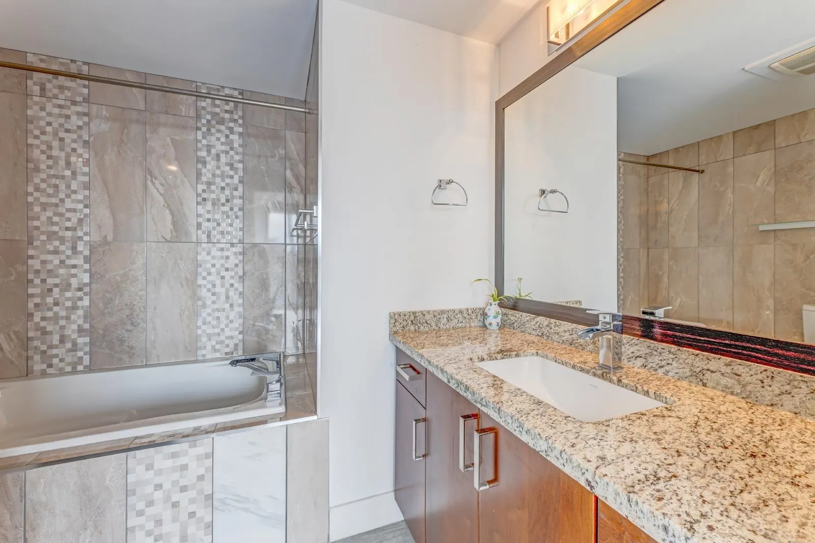PH1 2121 W 38th Avenue