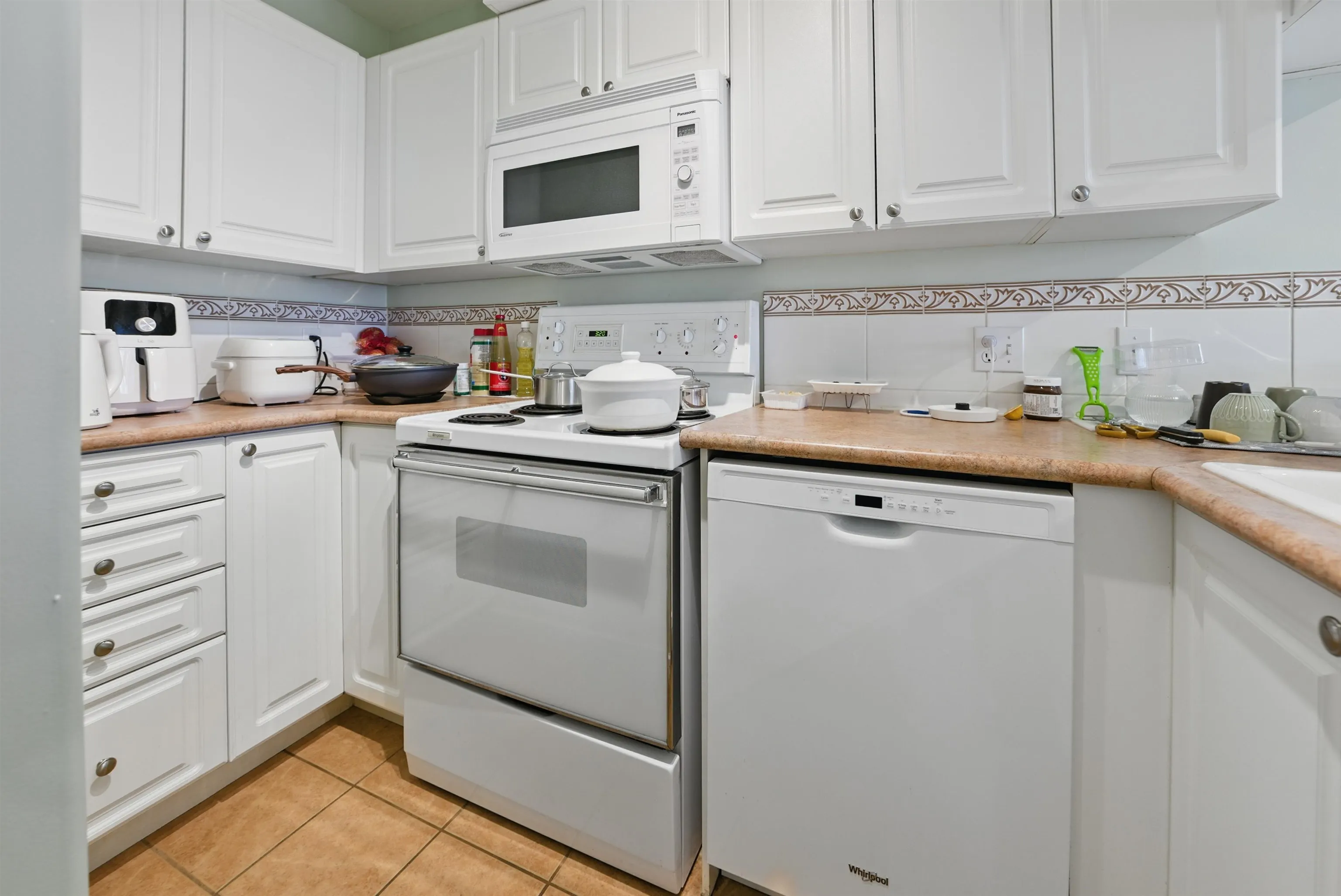 PH2 5788 Vine Street