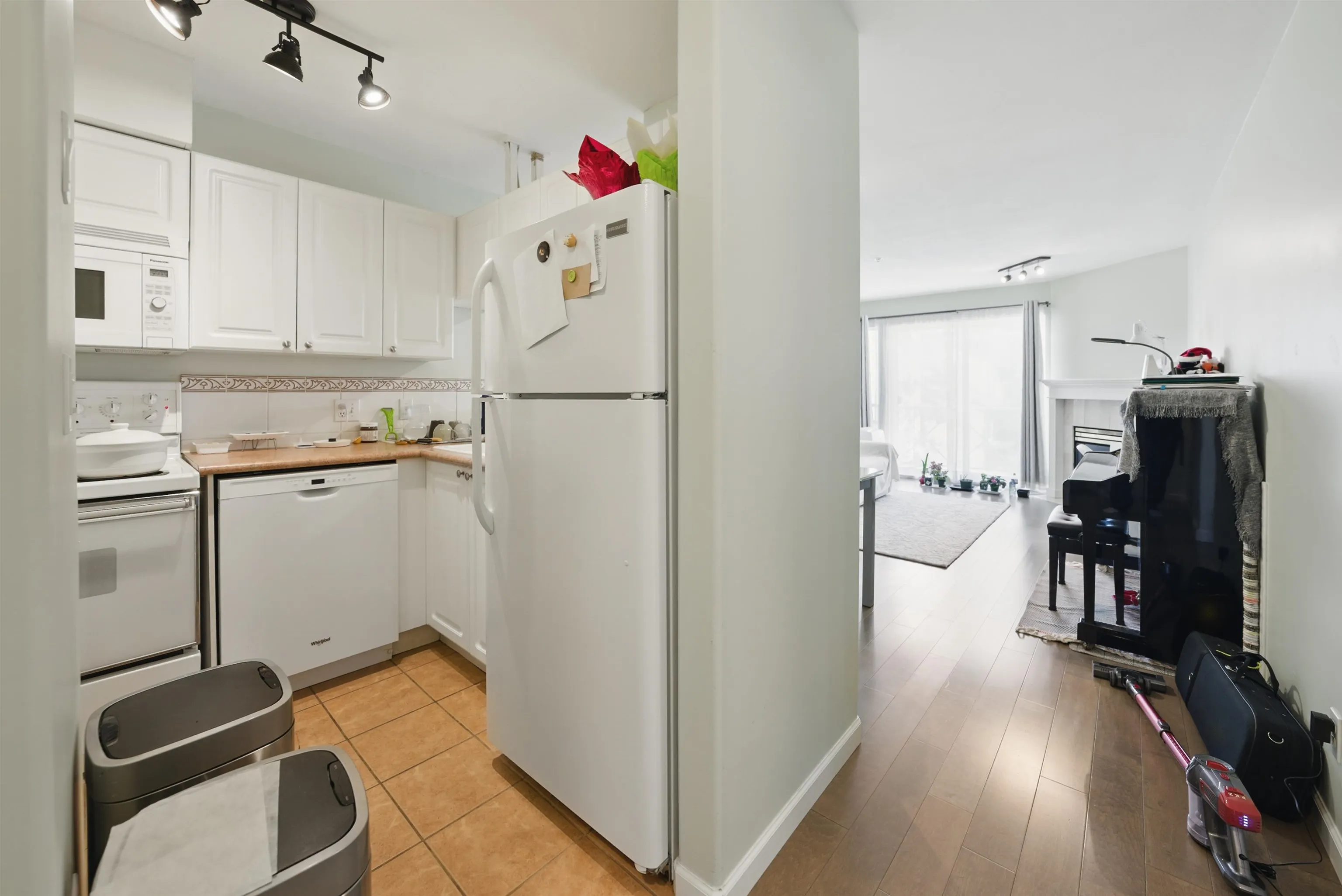 PH2 5788 Vine Street