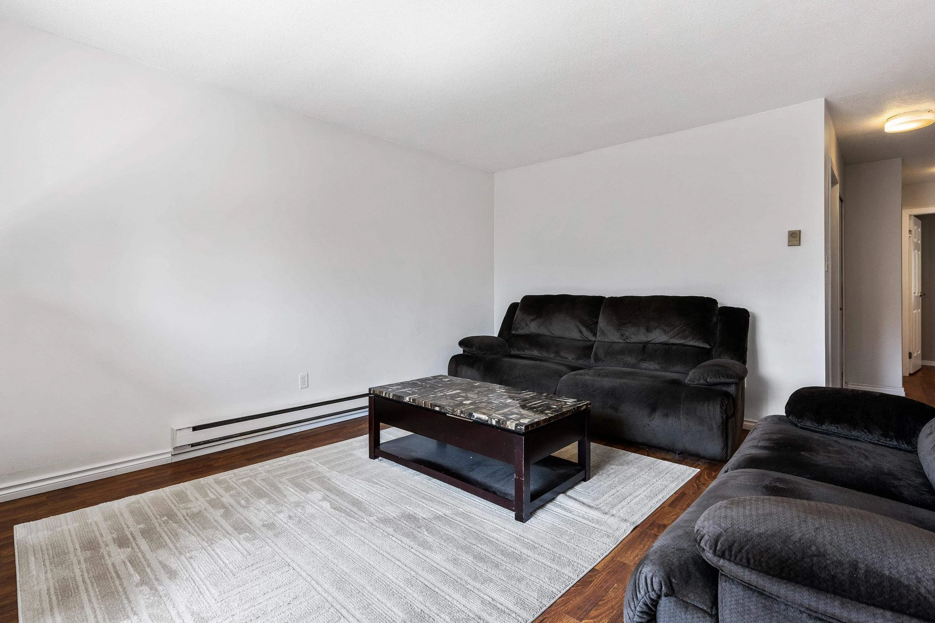 207 2853 W Bourquin Crescent