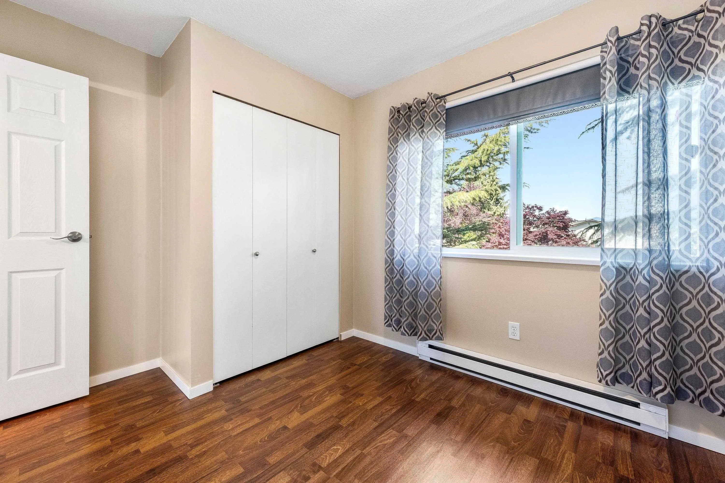 207 2853 W Bourquin Crescent