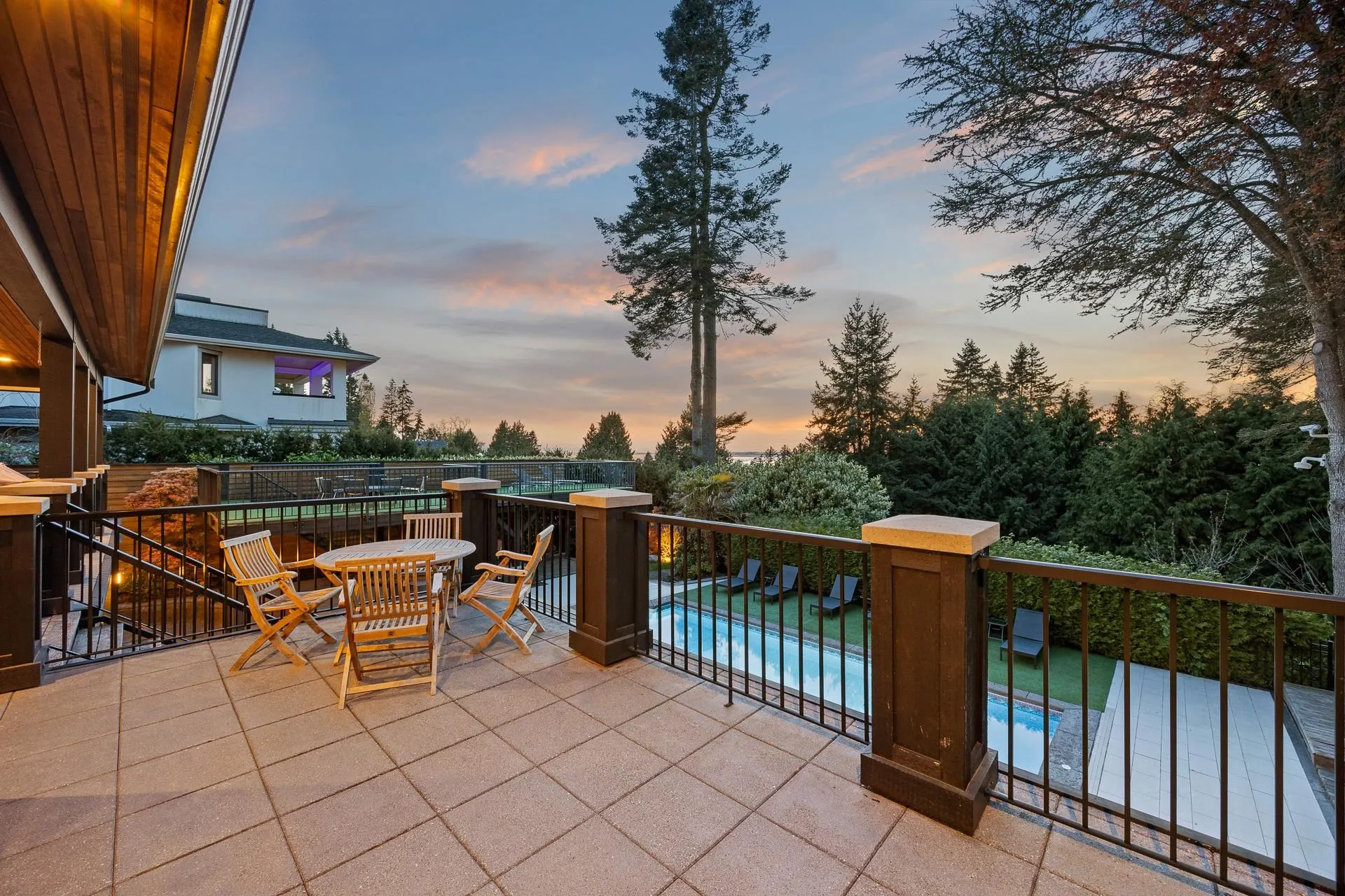 2737 Crescent Drive