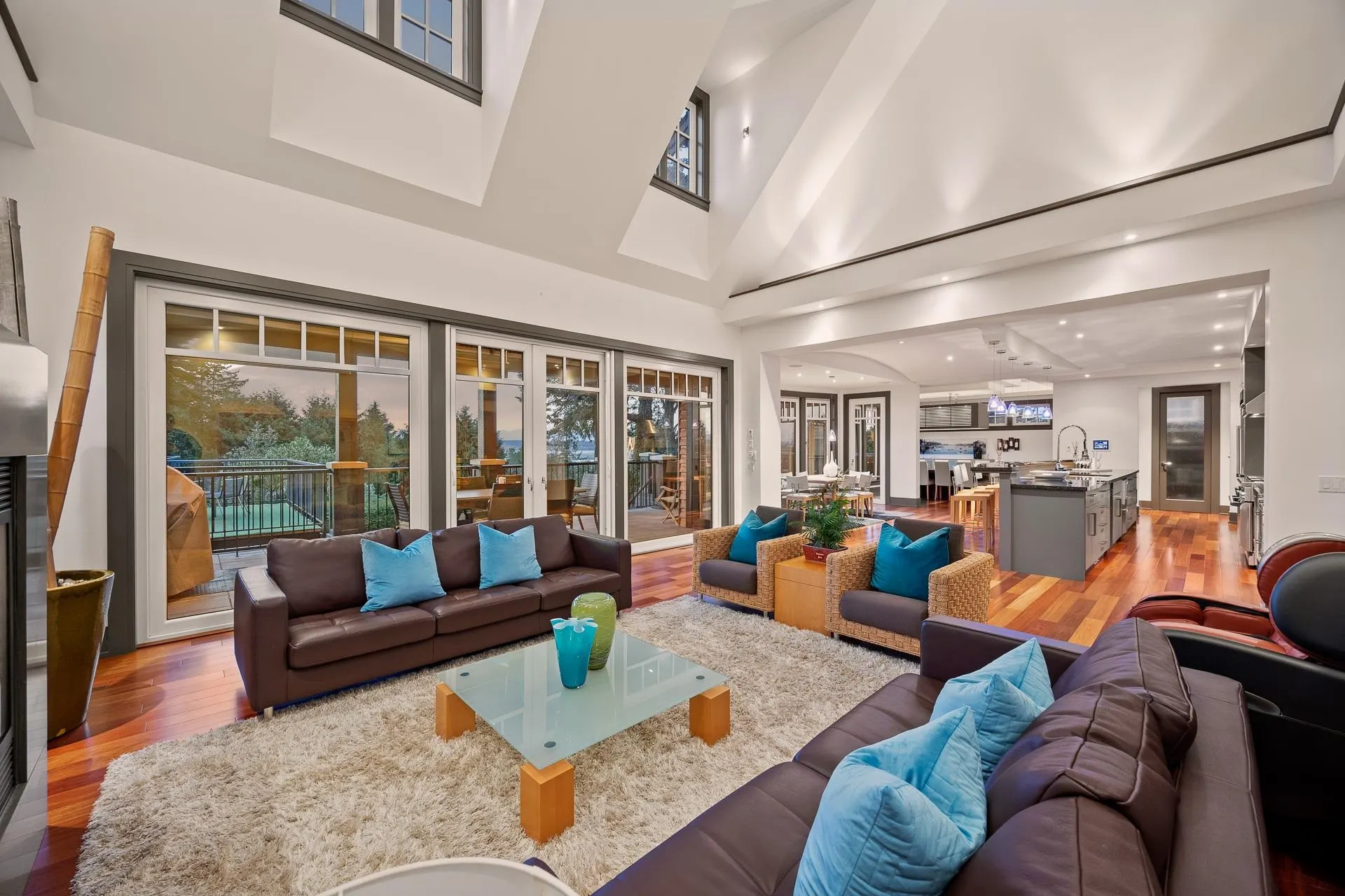 2737 Crescent Drive
