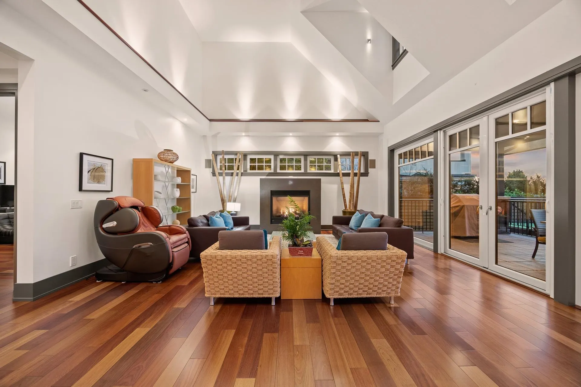 2737 Crescent Drive