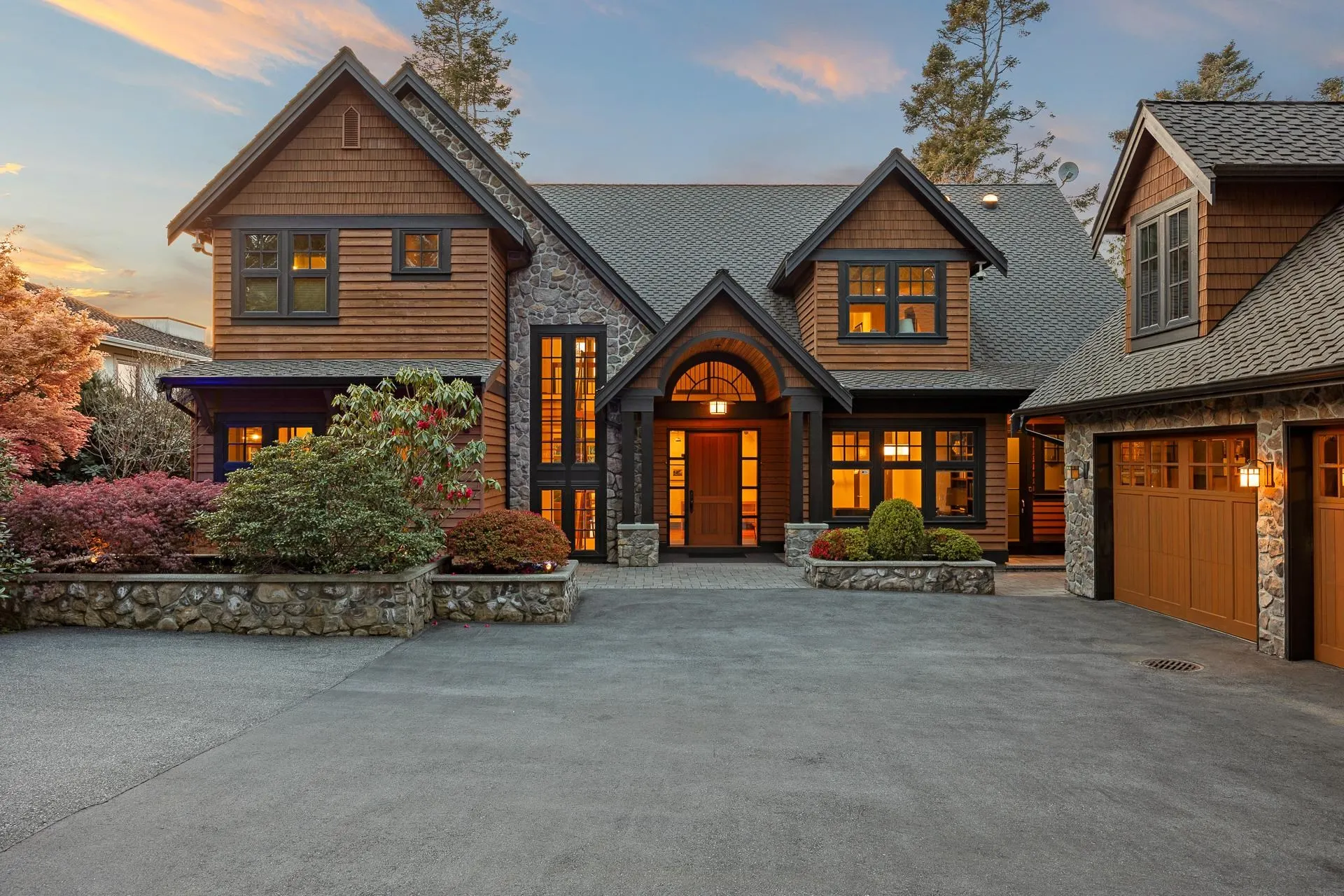 2737 Crescent Drive