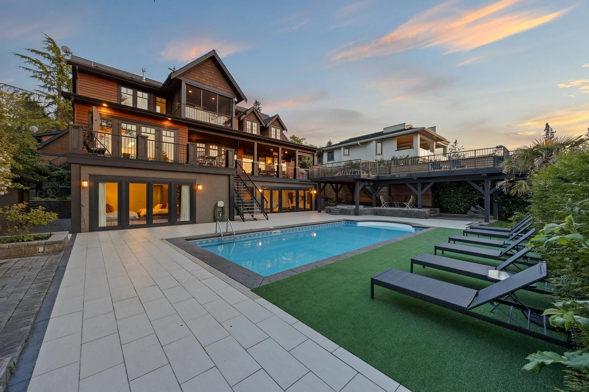 2737 Crescent Drive