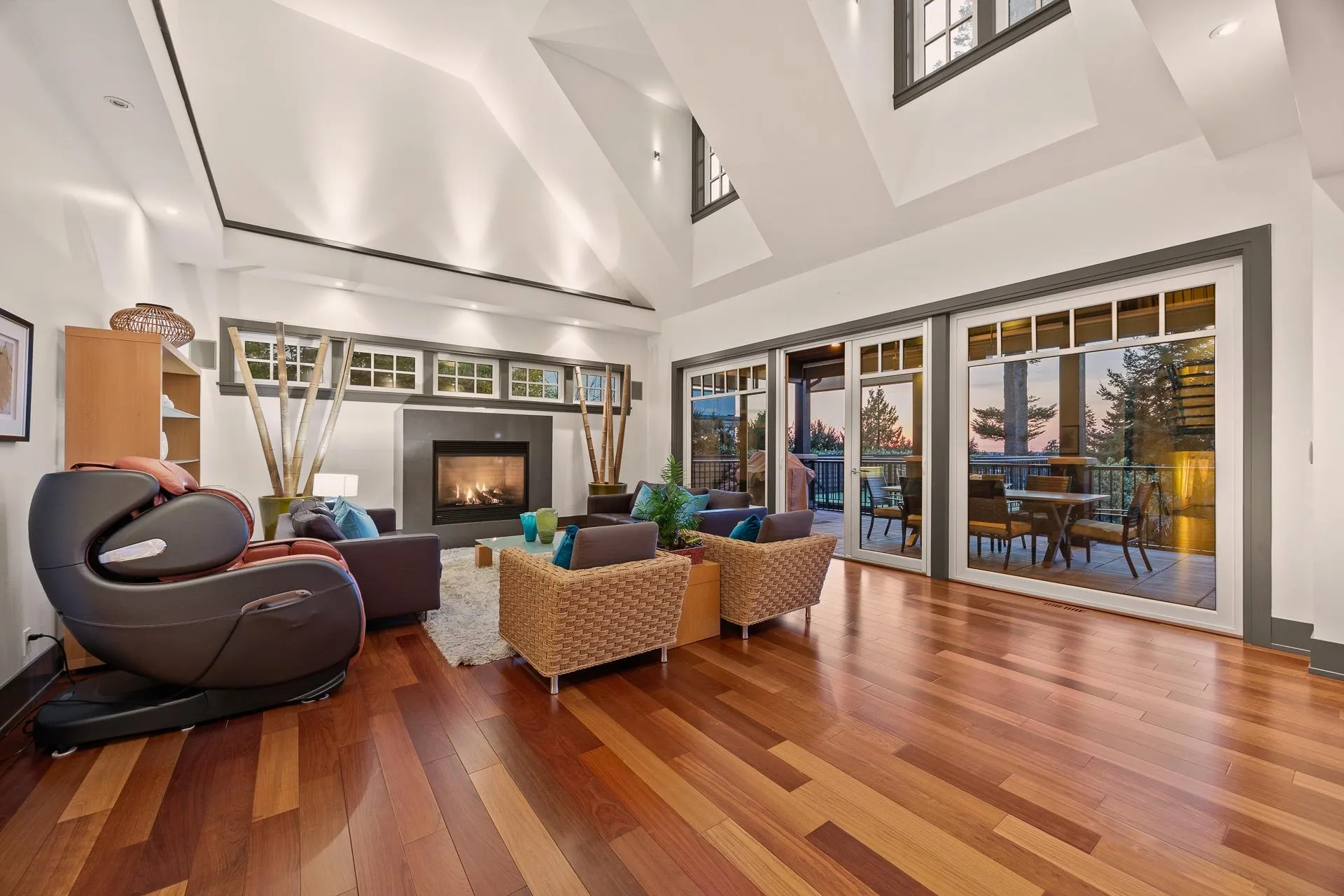 2737 Crescent Drive