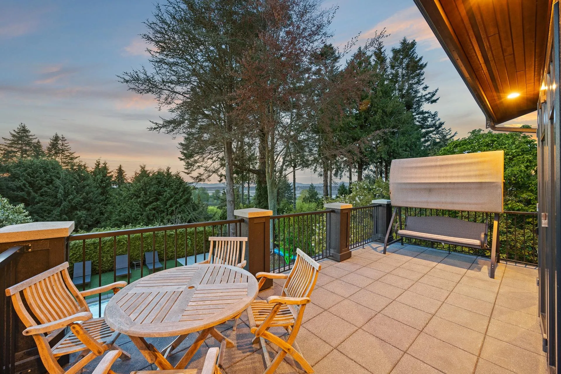 2737 Crescent Drive