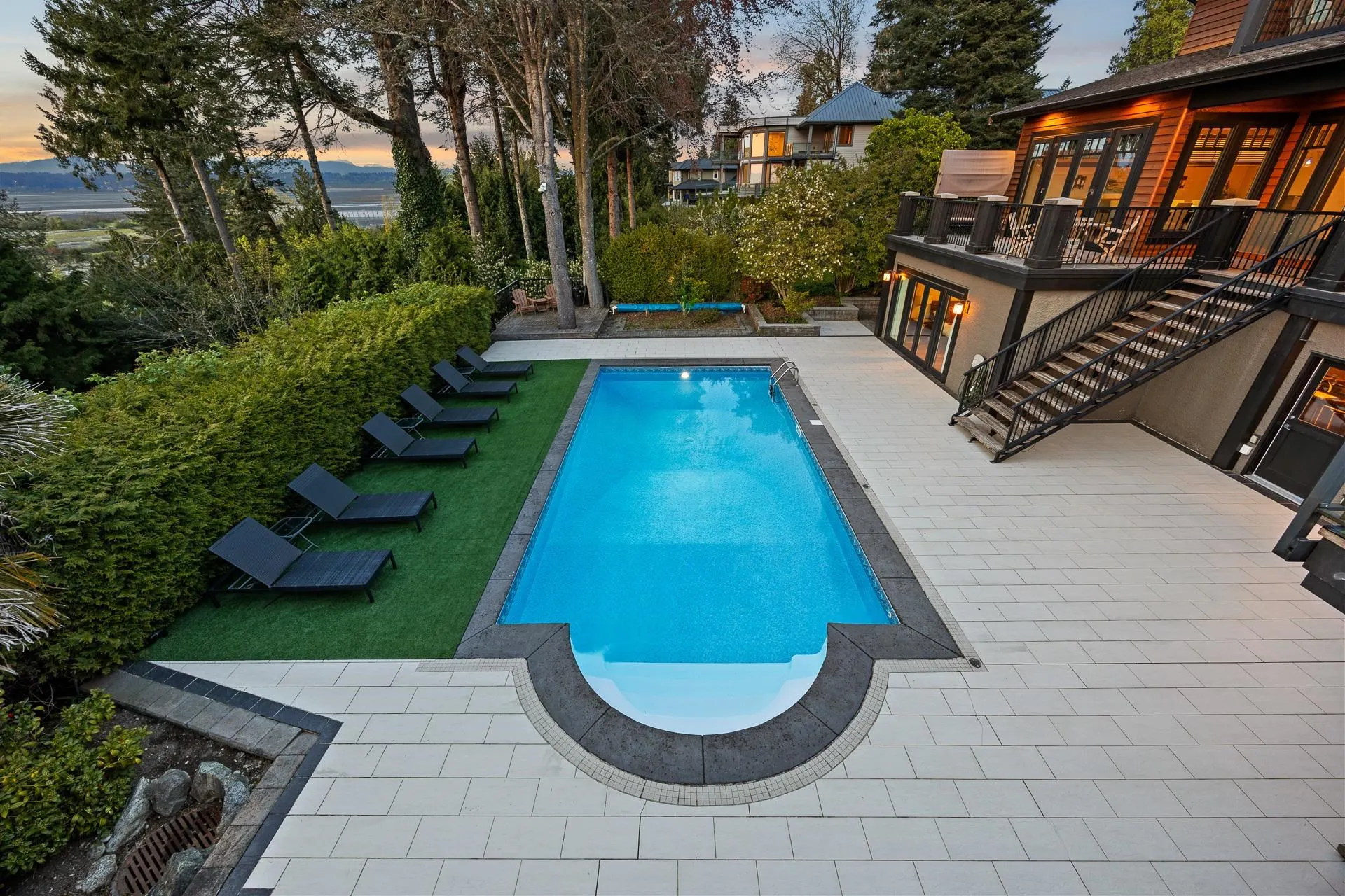 2737 Crescent Drive