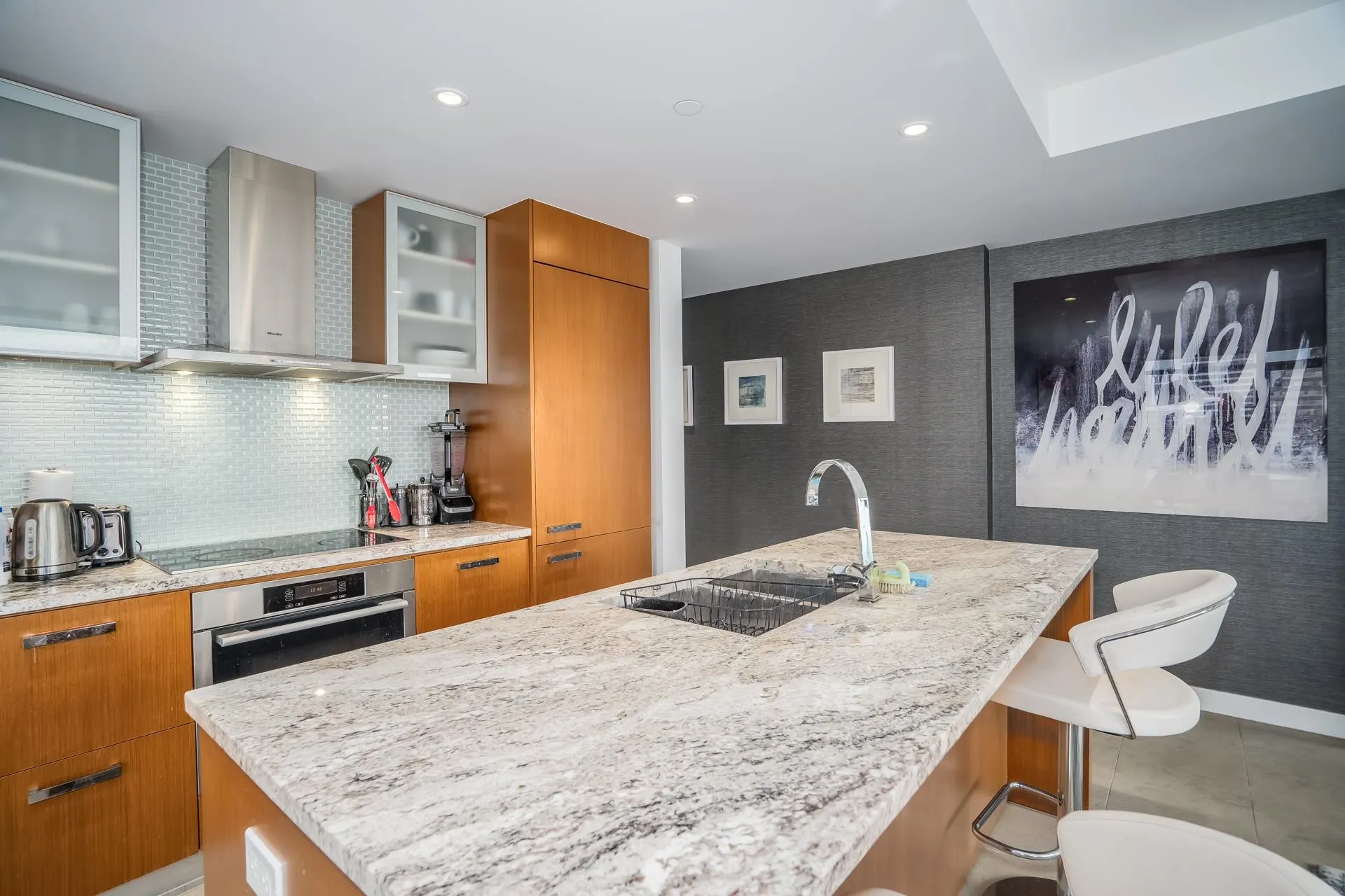 1906 1028 Barclay Street