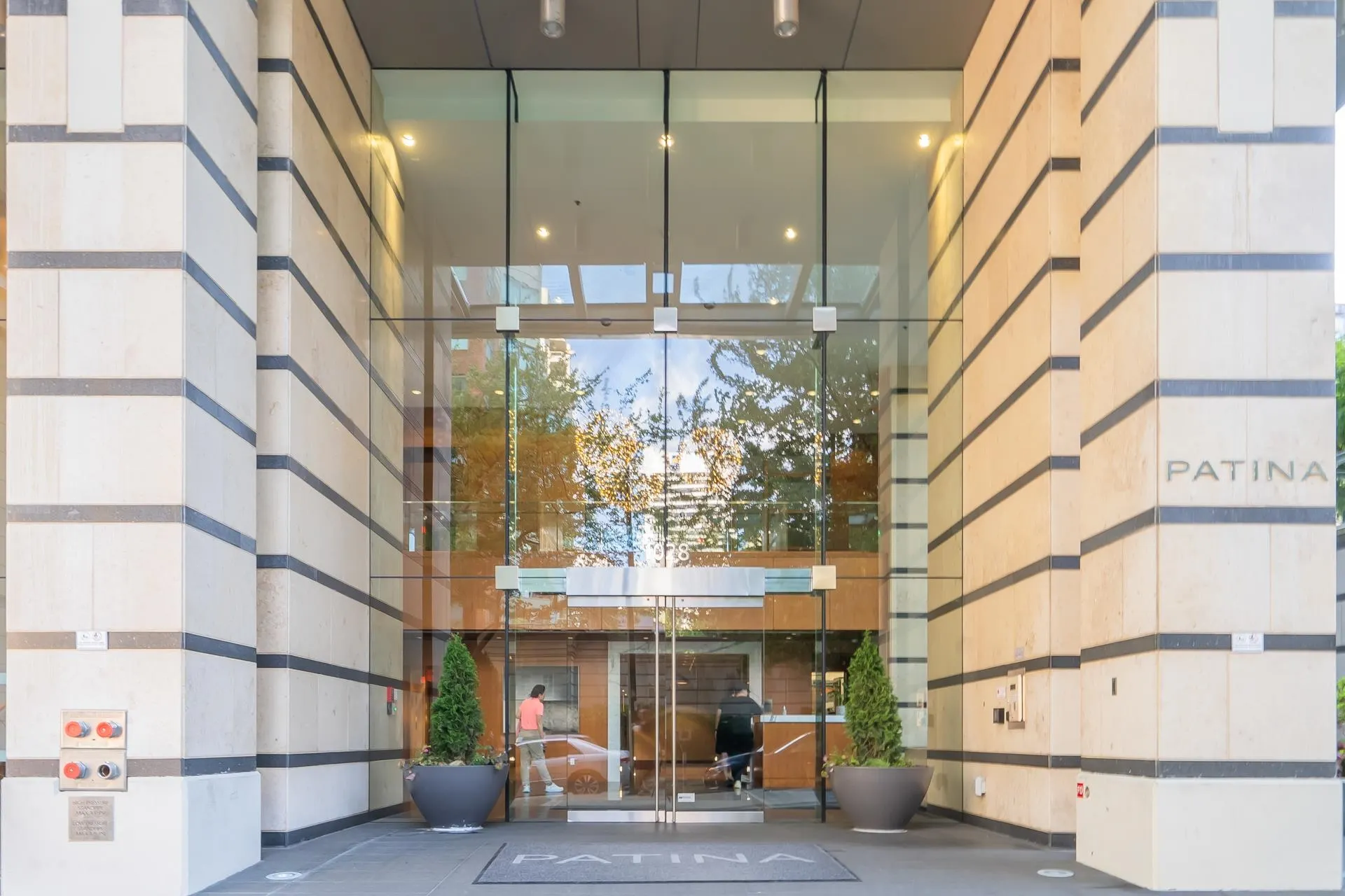 1906 1028 Barclay Street