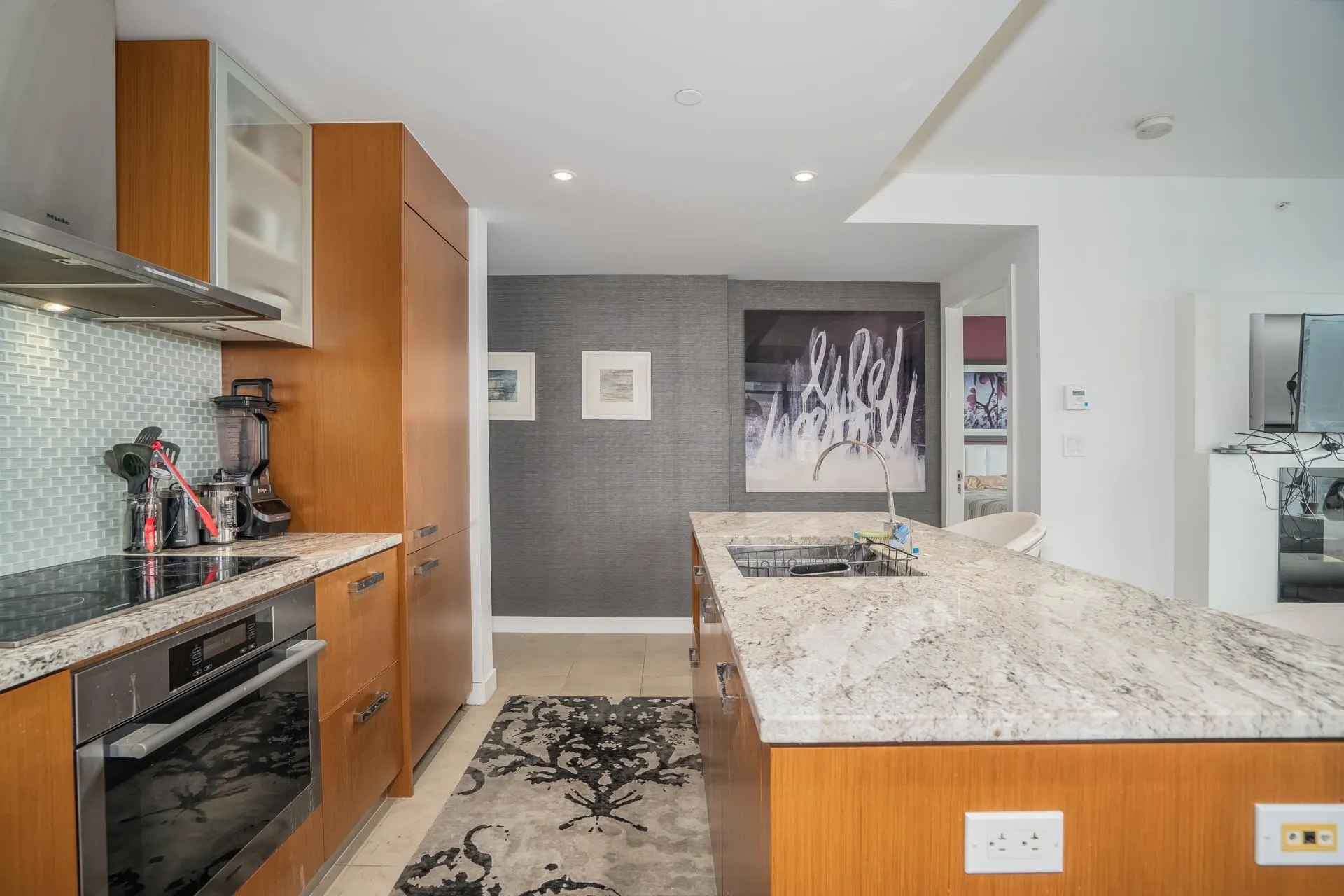 1906 1028 Barclay Street