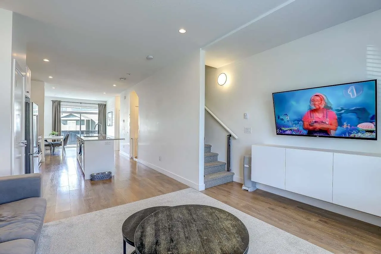 90 27735 Roundhouse Drive