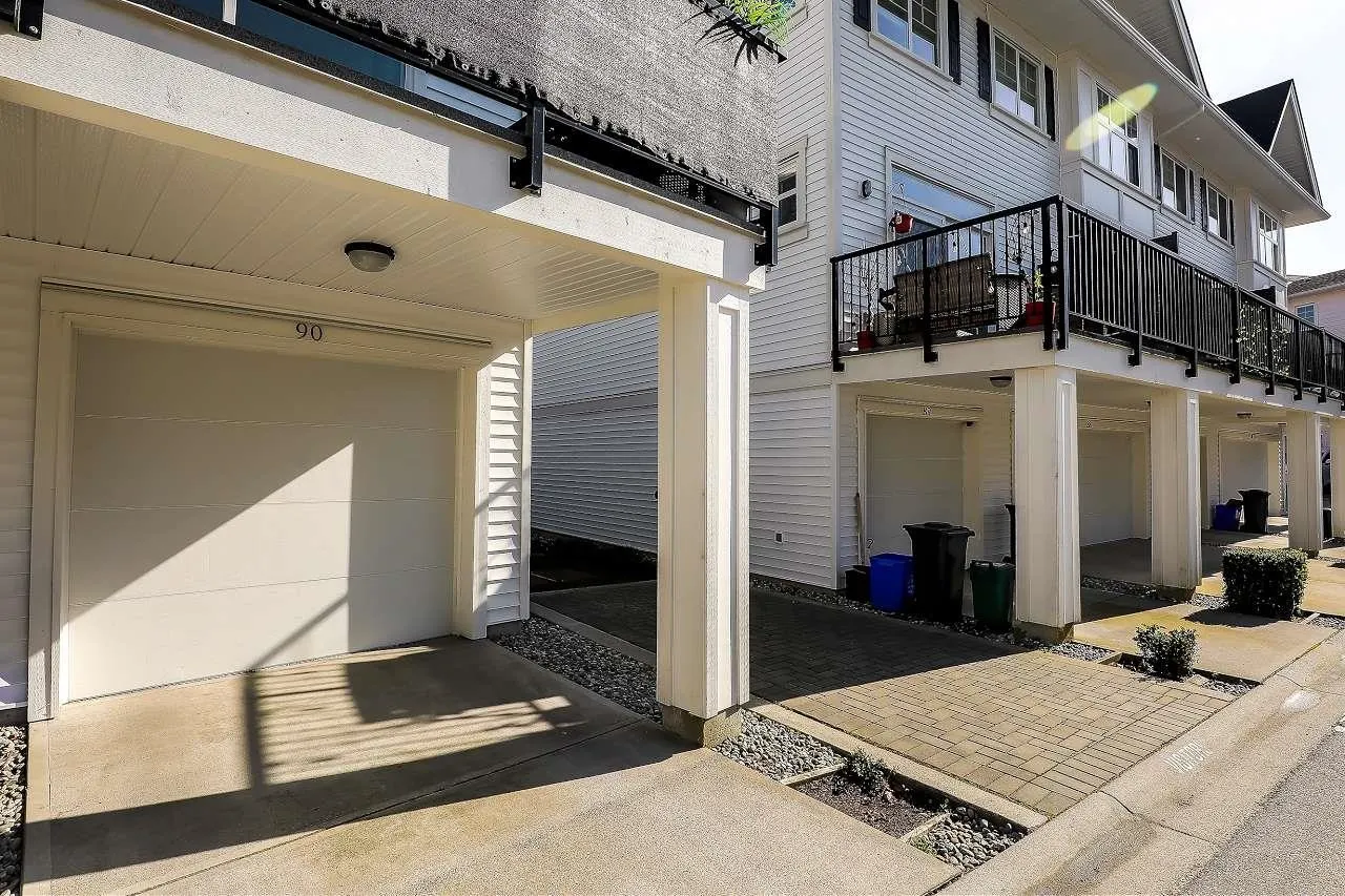90 27735 Roundhouse Drive