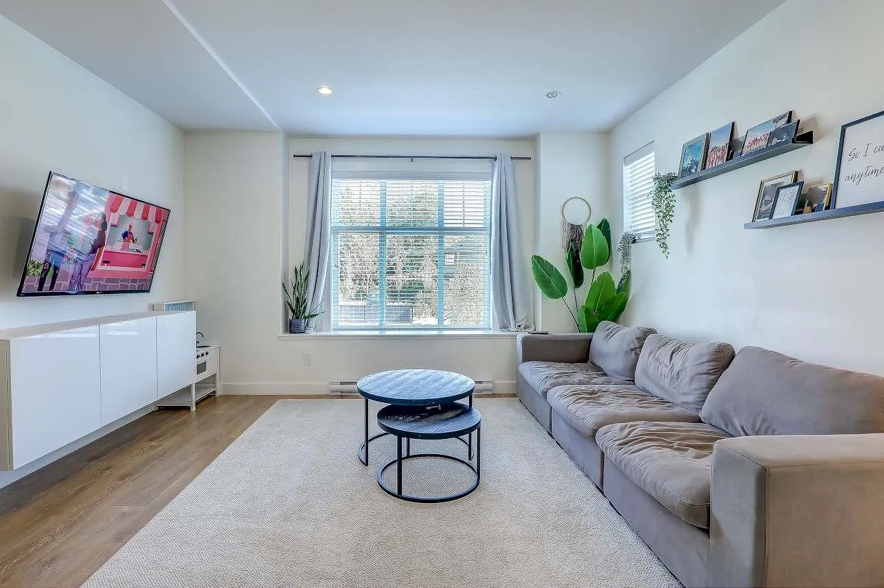90 27735 Roundhouse Drive