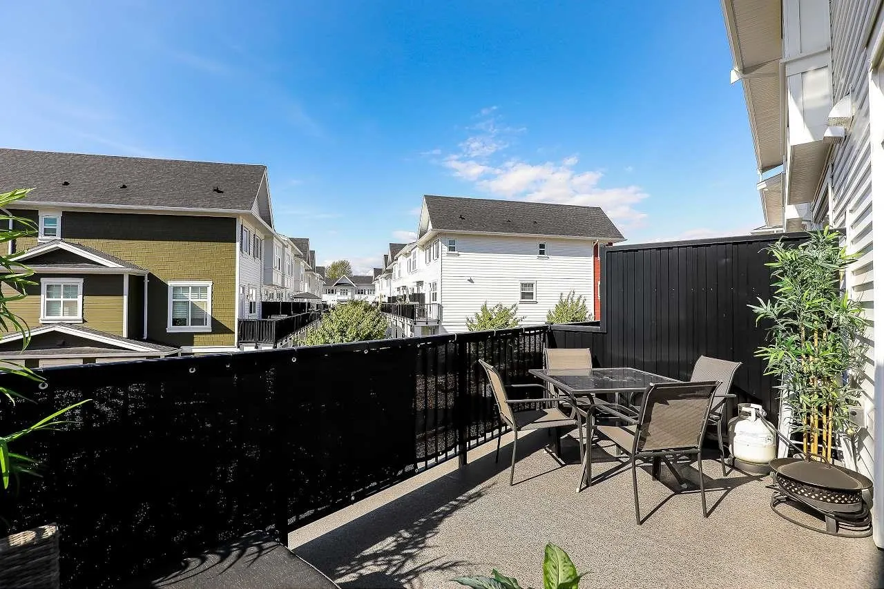 90 27735 Roundhouse Drive
