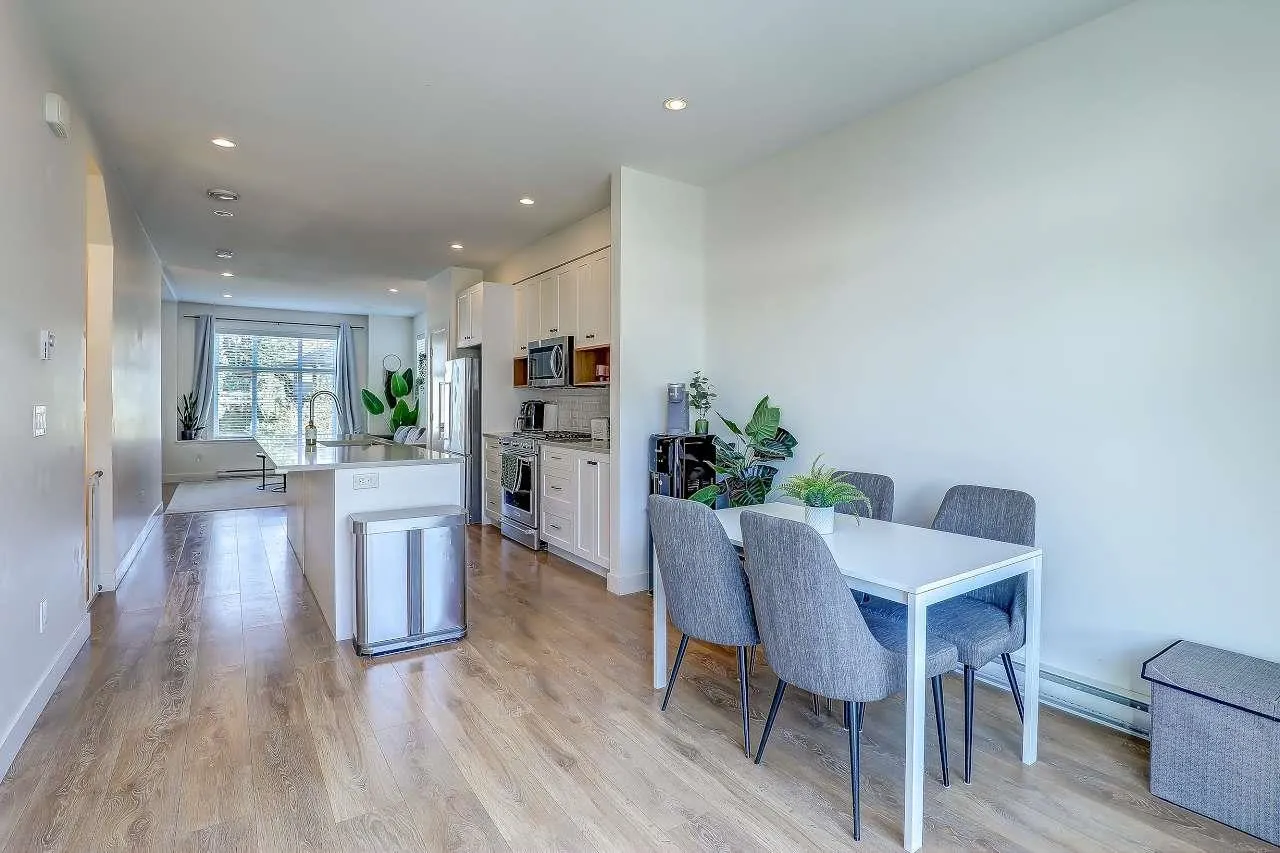 90 27735 Roundhouse Drive