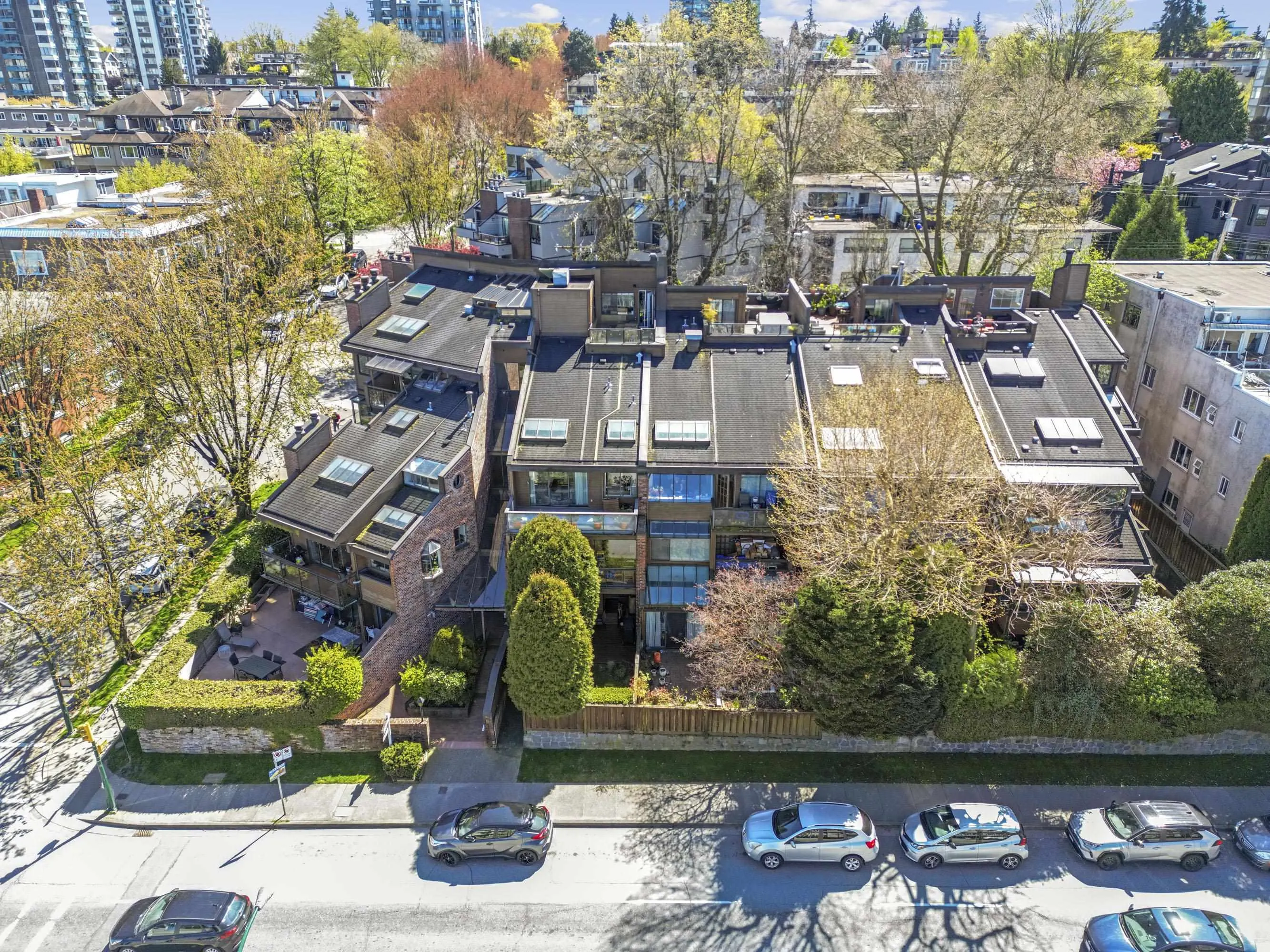 PH5 2410 Cornwall Avenue